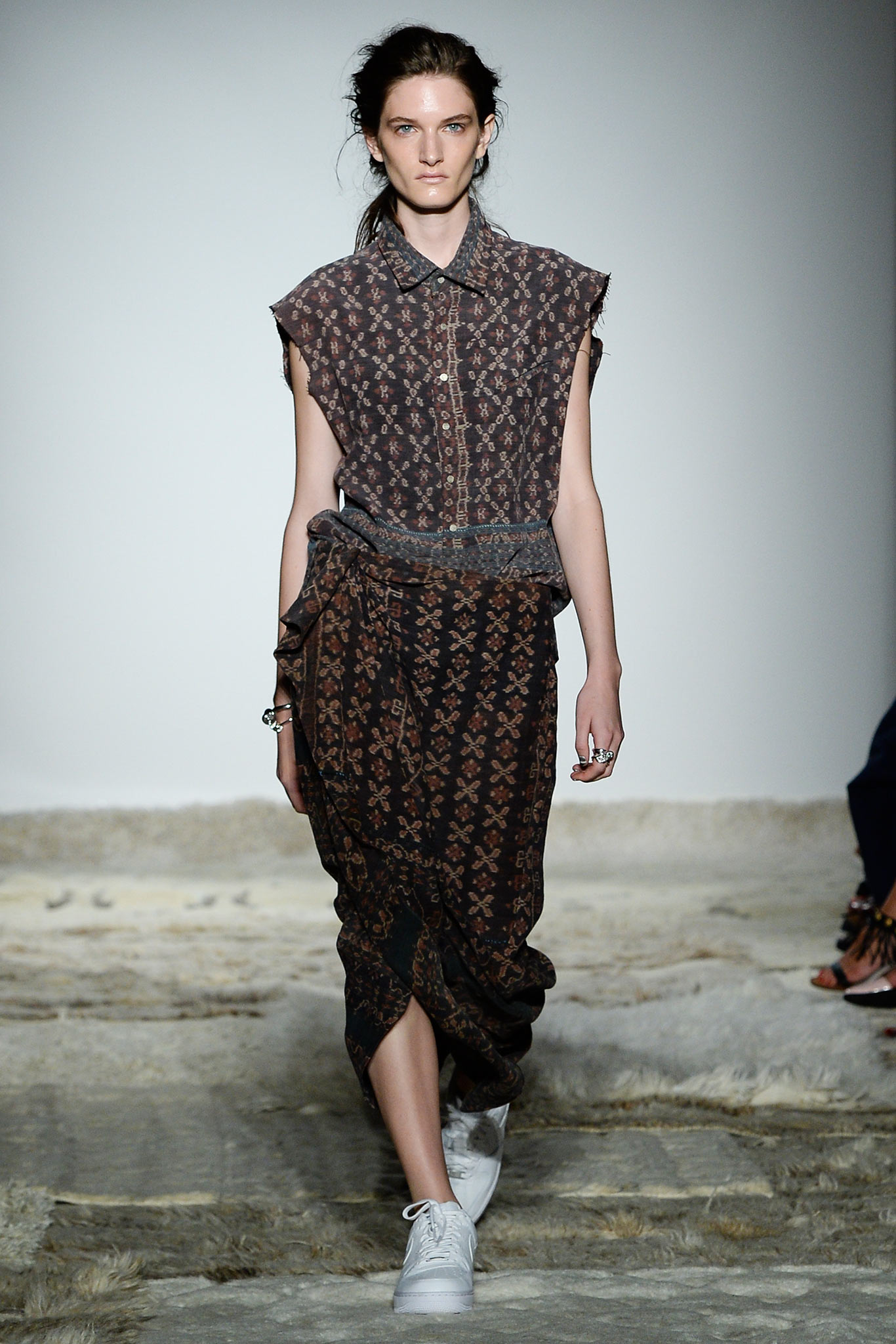 brown cotton sleeveless collared relaxed printed tiered dress