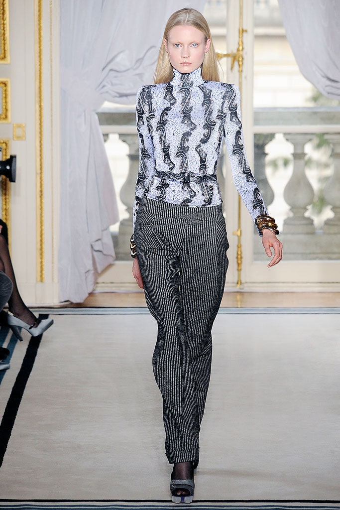 fitted black and white printed top with slim pants