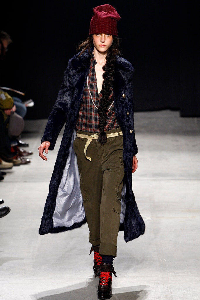 navy faux-fur coat with cargo pants