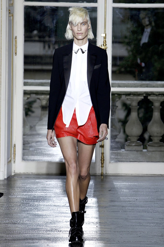 red fitted textured short shorts