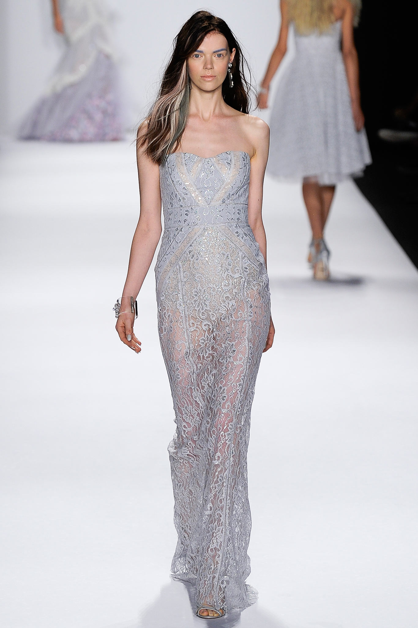 gray lace sleeveless gown