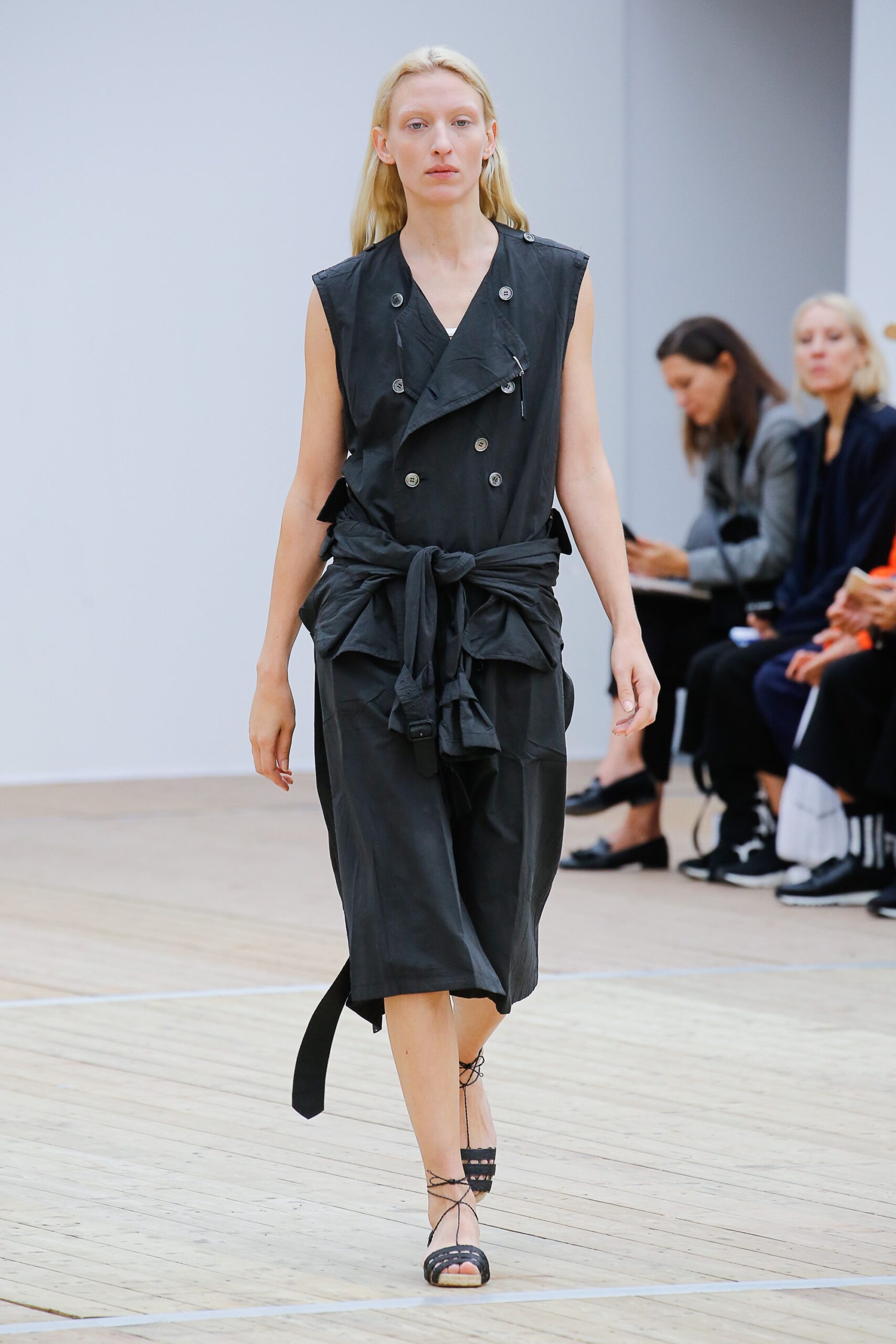 Beautiful People S/S 19 Look 228