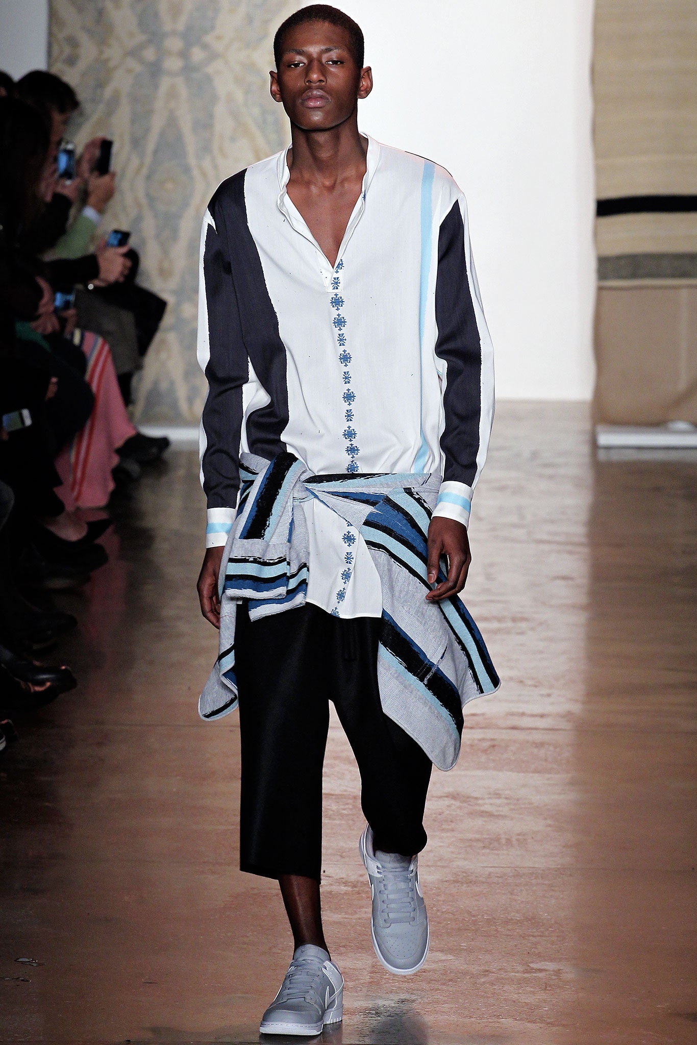 relaxed black and white shirt with wide-leg pants
