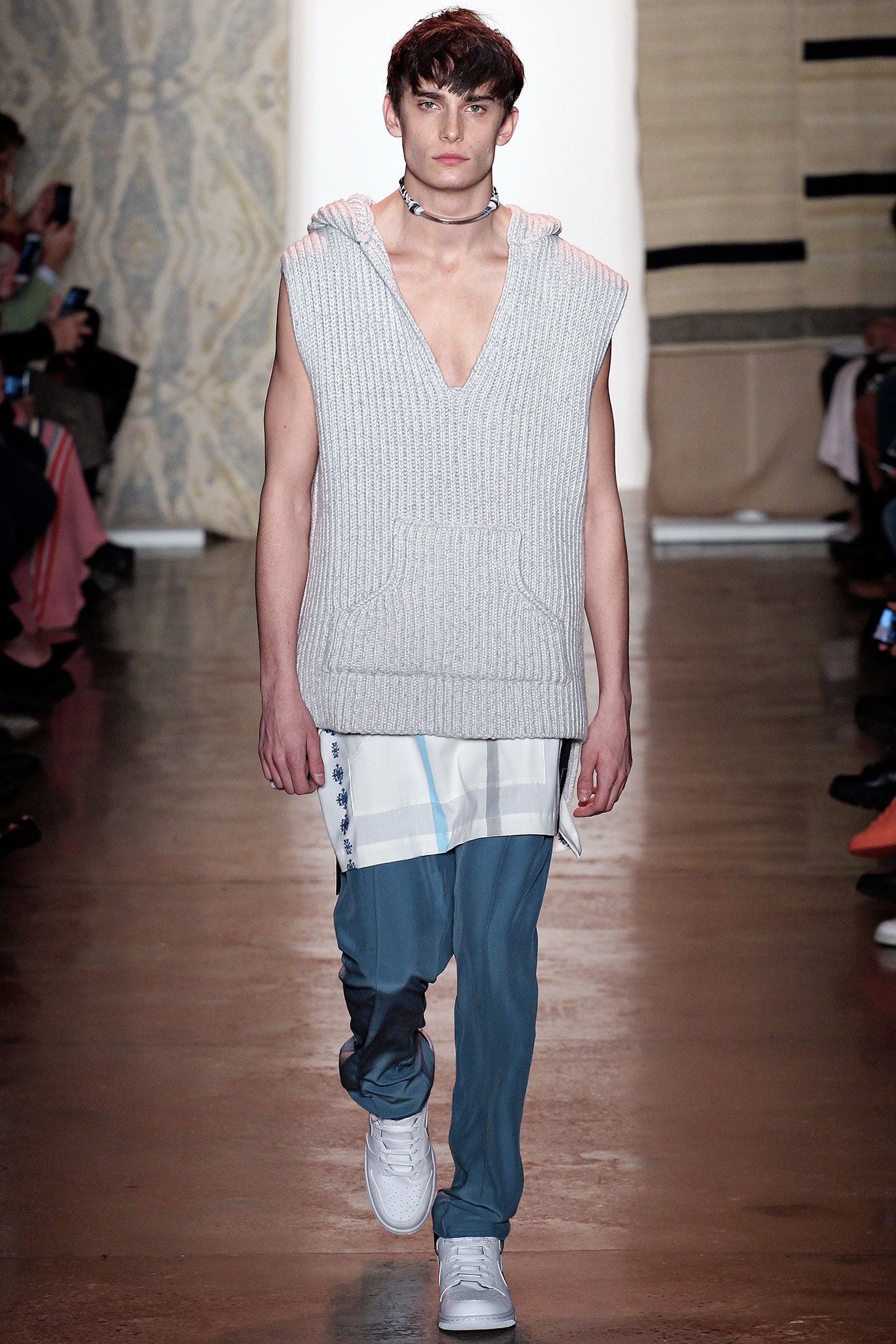 gray sleeveless hoodie with blue pants