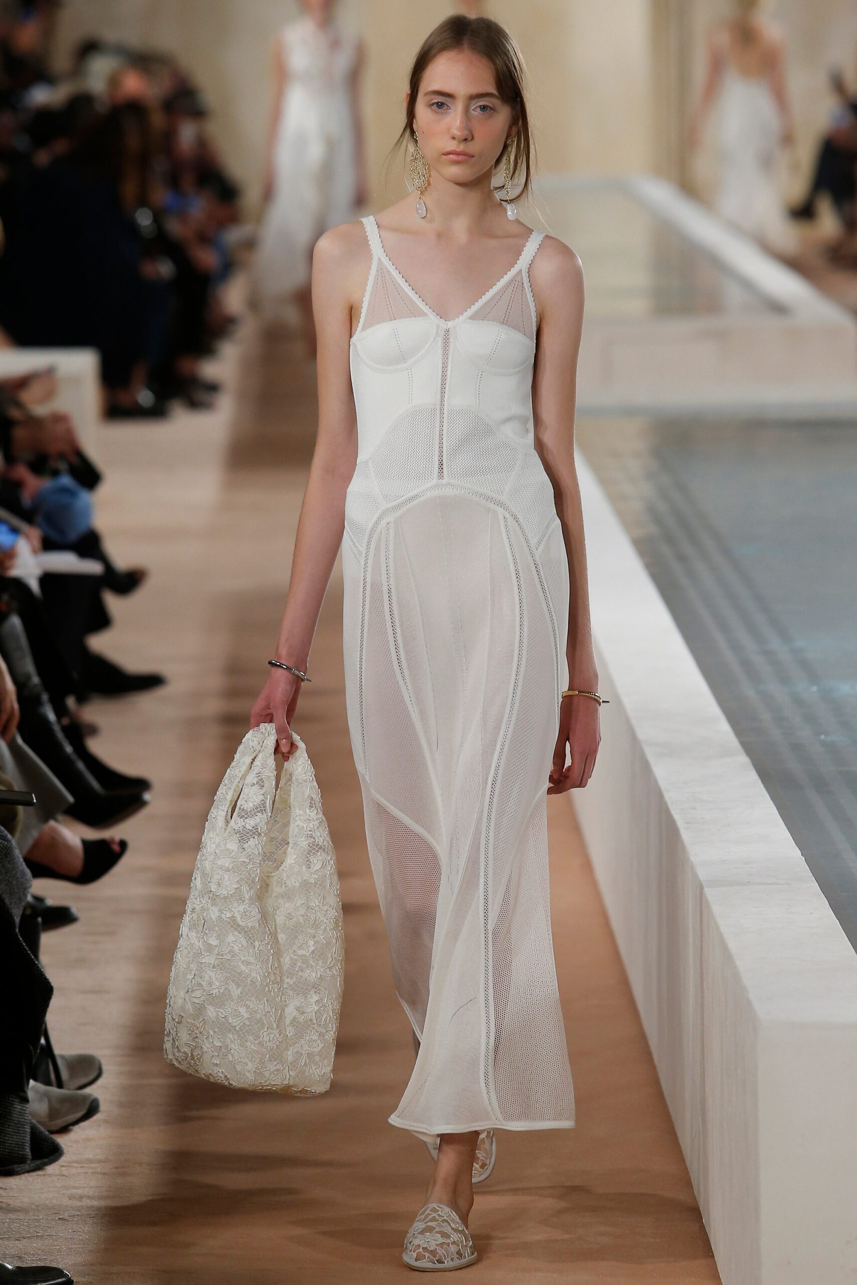 white lace sleeveless dress
