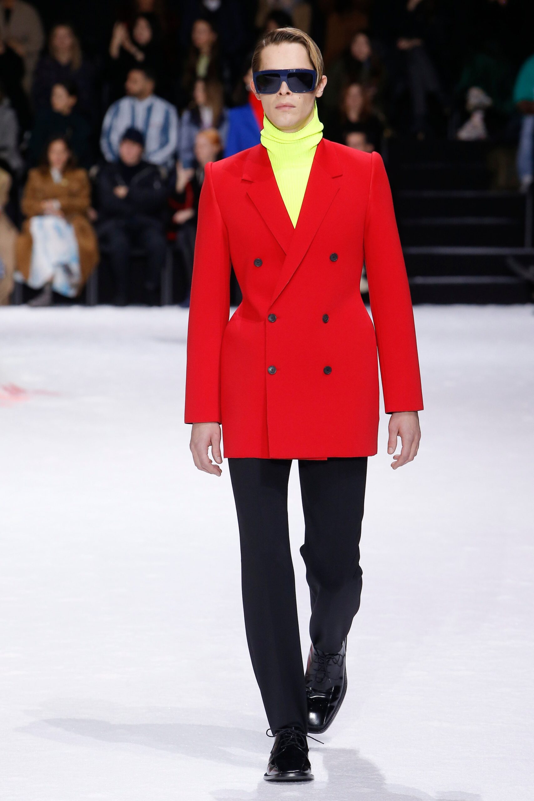 red long-sleeve collared tailored blazer
