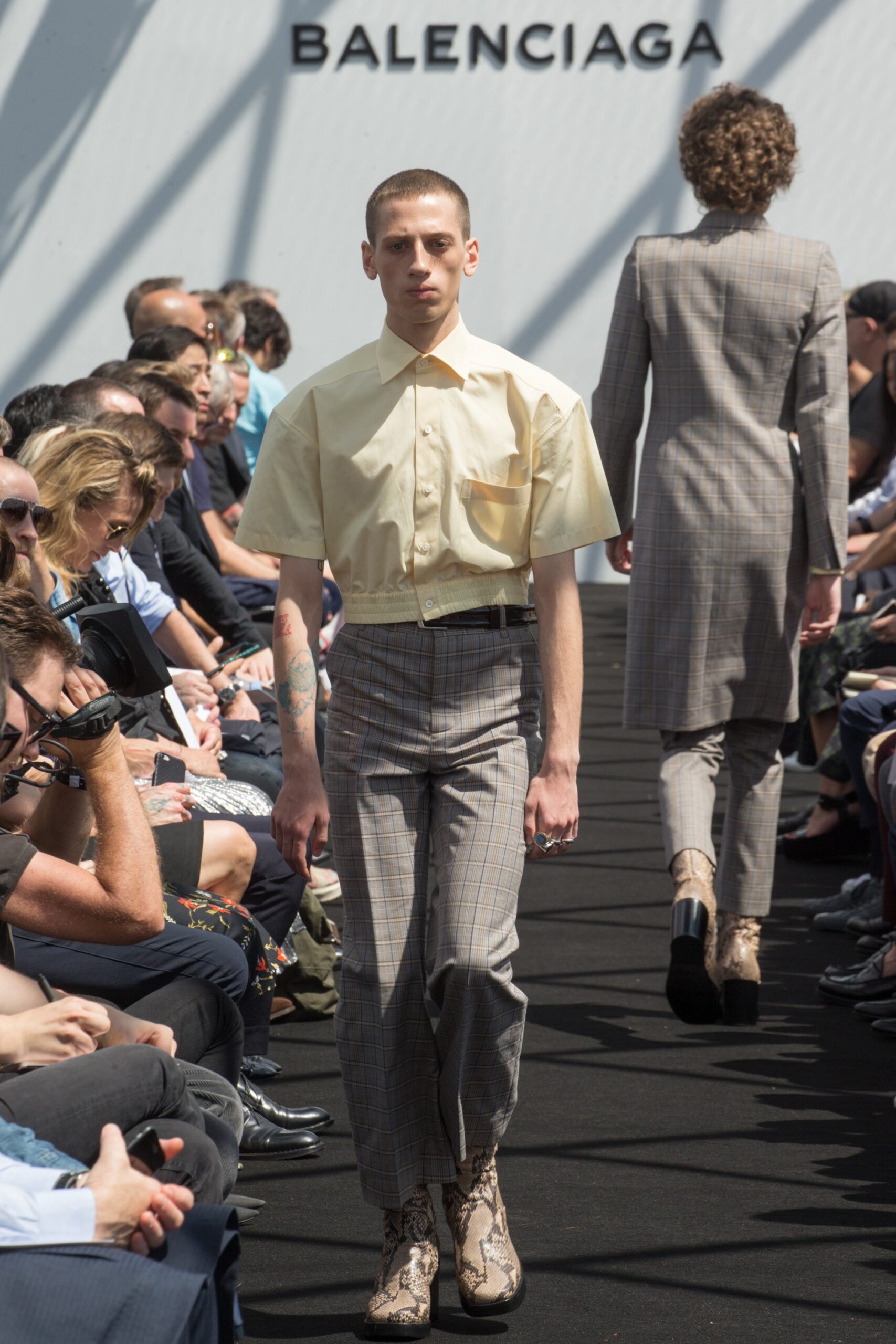 yellow cotton short-sleeve collared fitted shirt