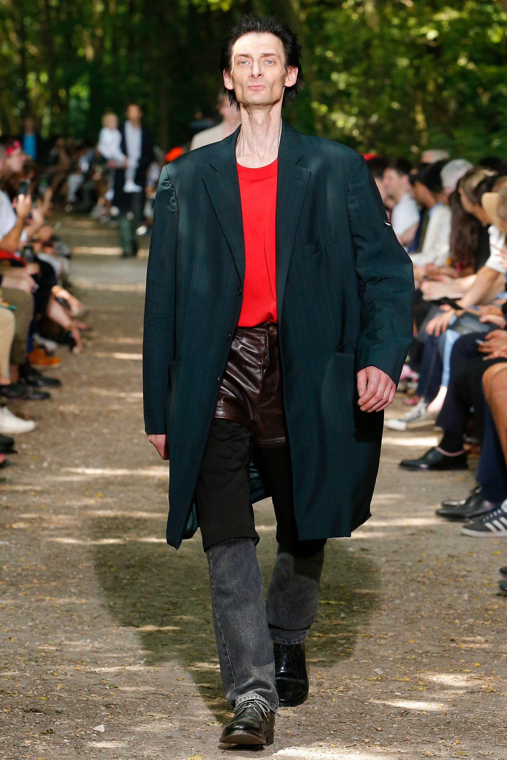 oversized black coat with red t-shirt