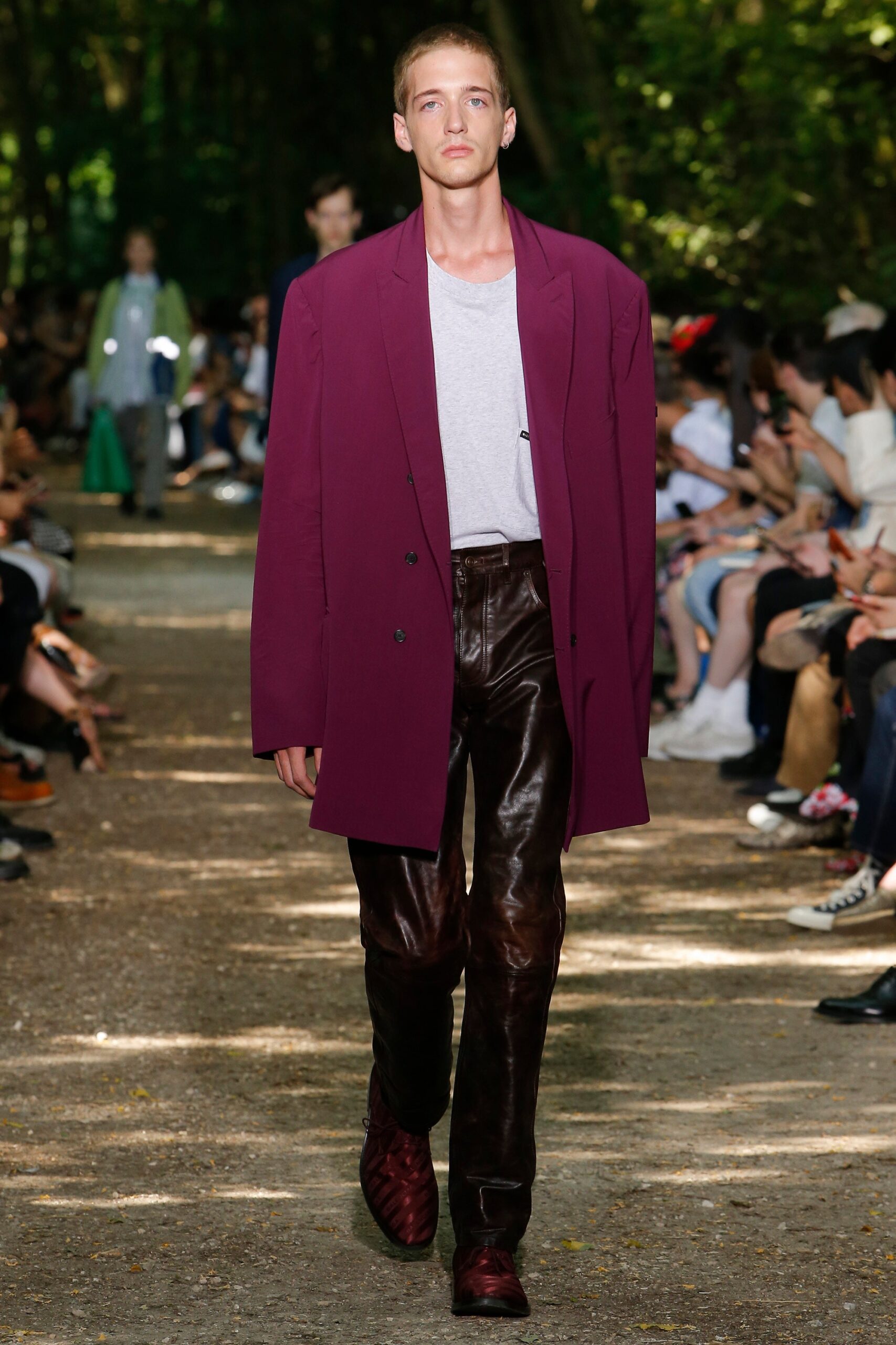 oversized maroon blazer with gray t-shirt
