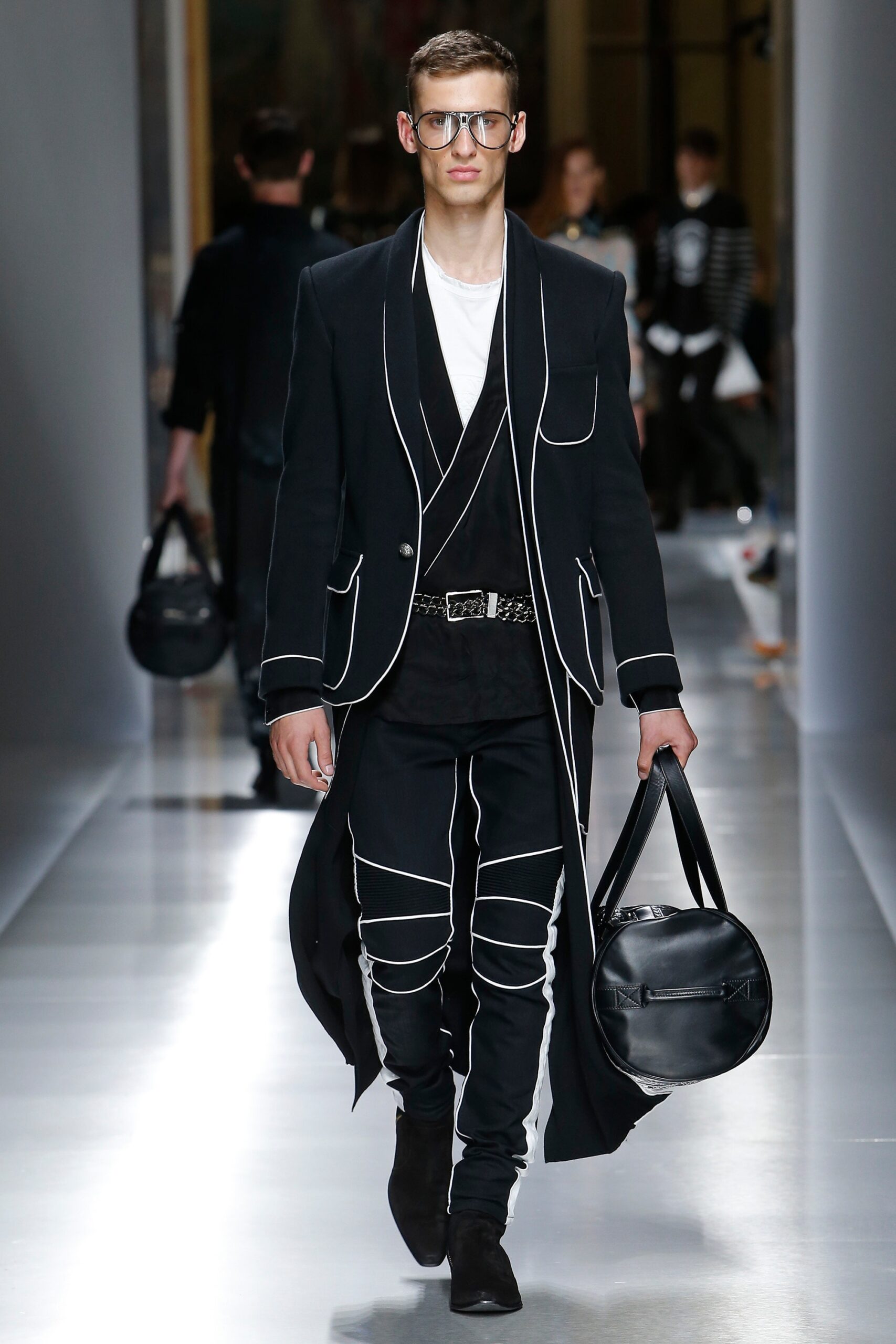 black fitted coat with pants