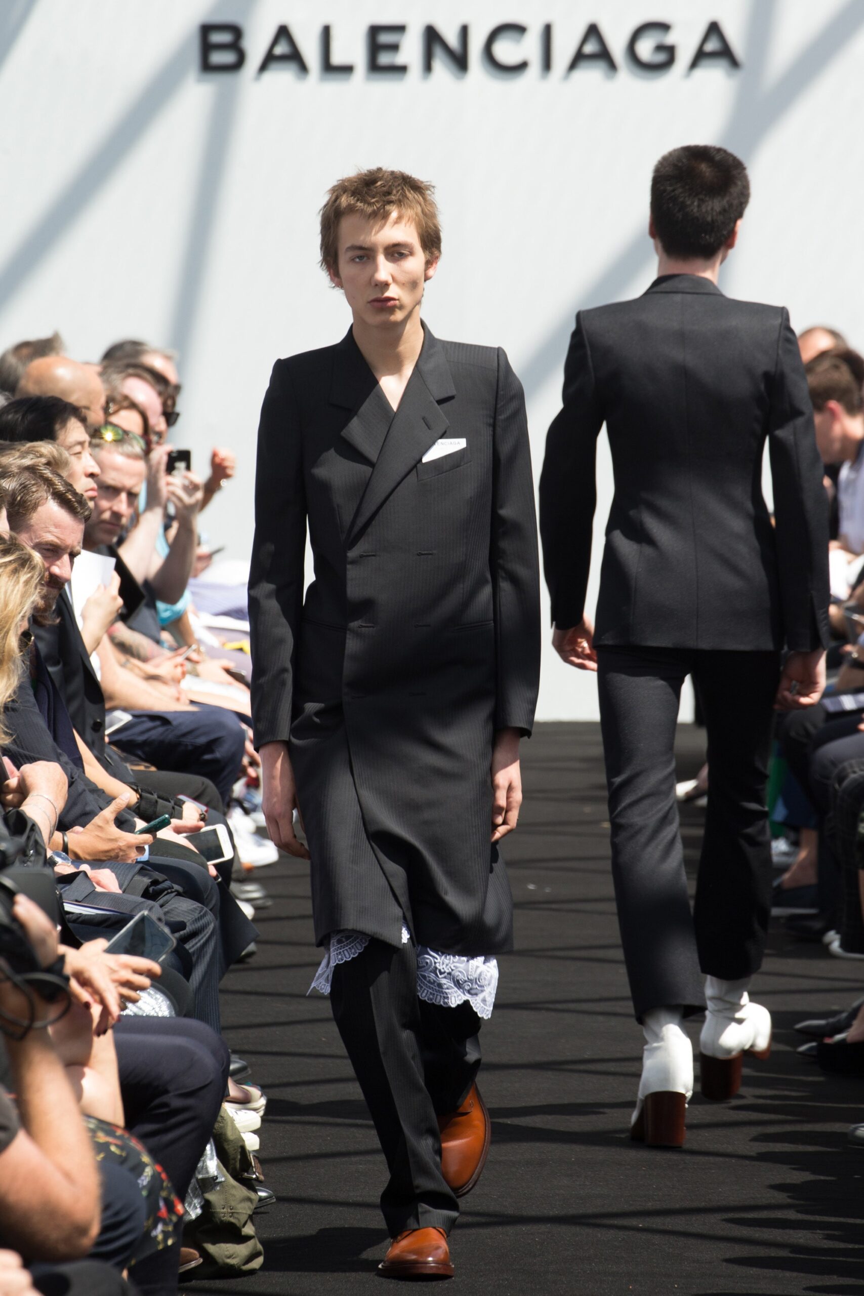 black wool long-sleeve collared tailored buttoned suit