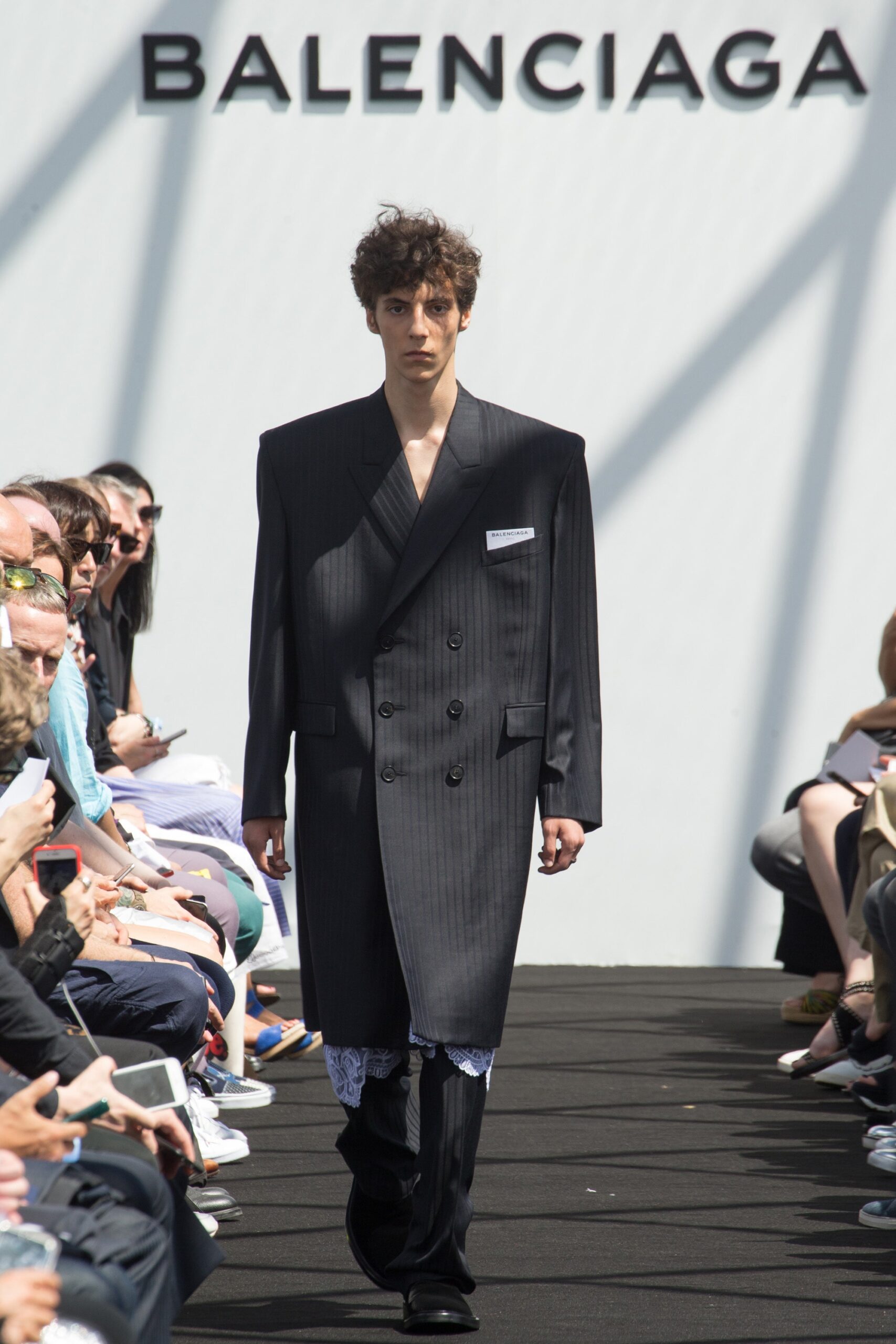 black wool long-sleeve collared tailored pleated suit