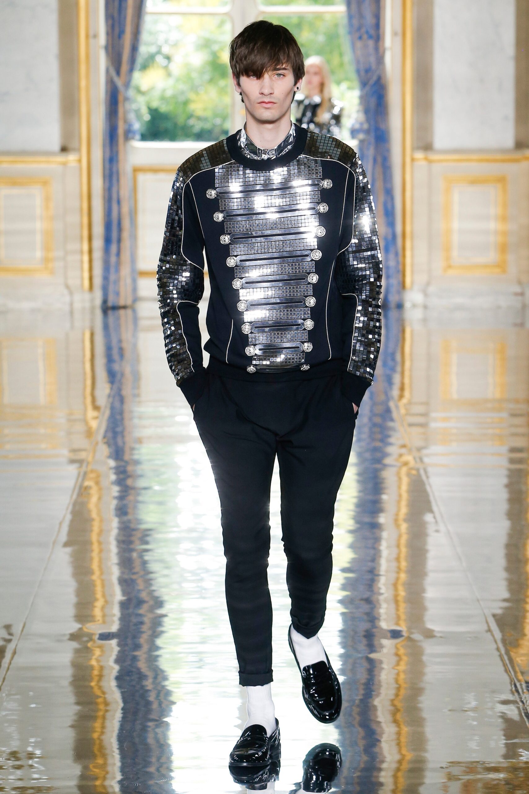 black cotton long-sleeve collared fitted zippered shiny top