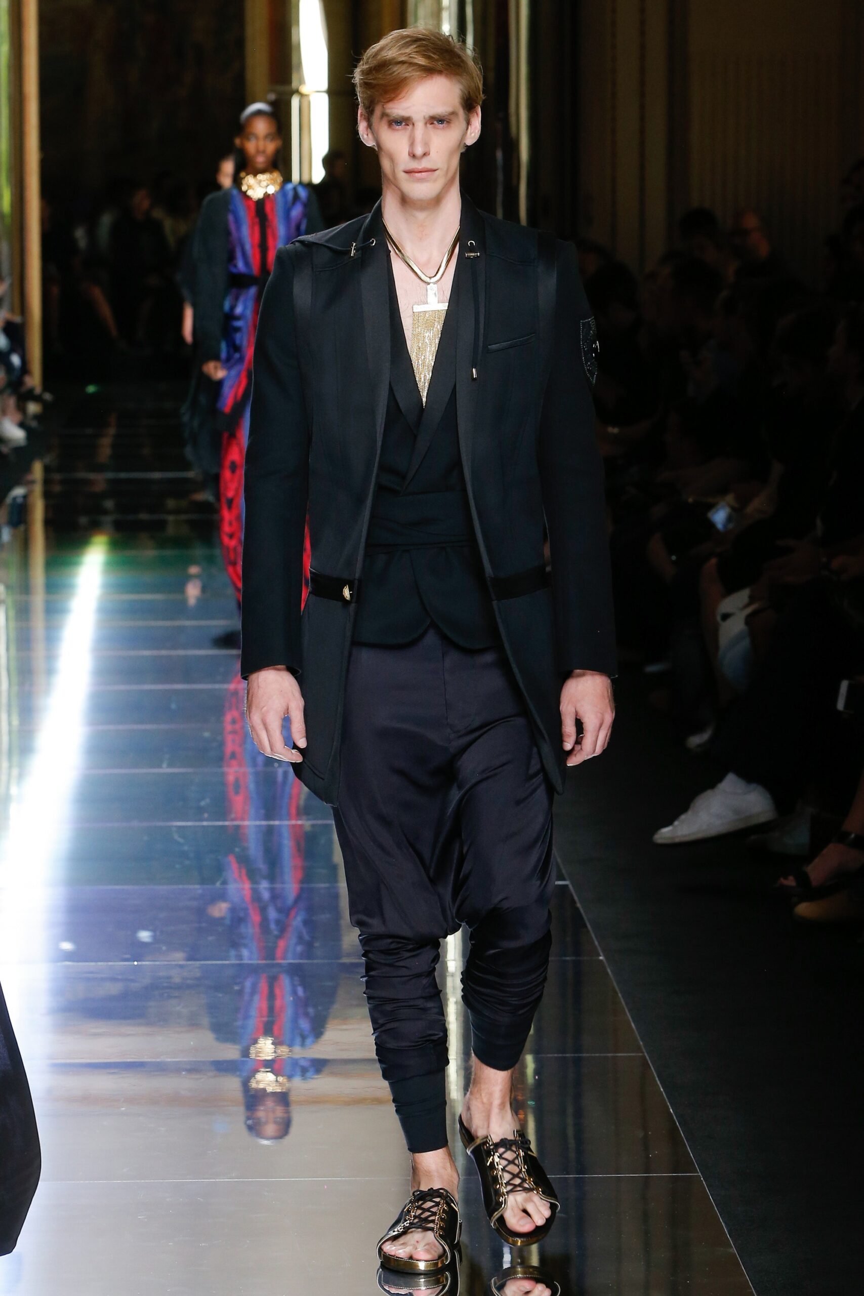 black cotton long-sleeve collared tailored zippered jacket