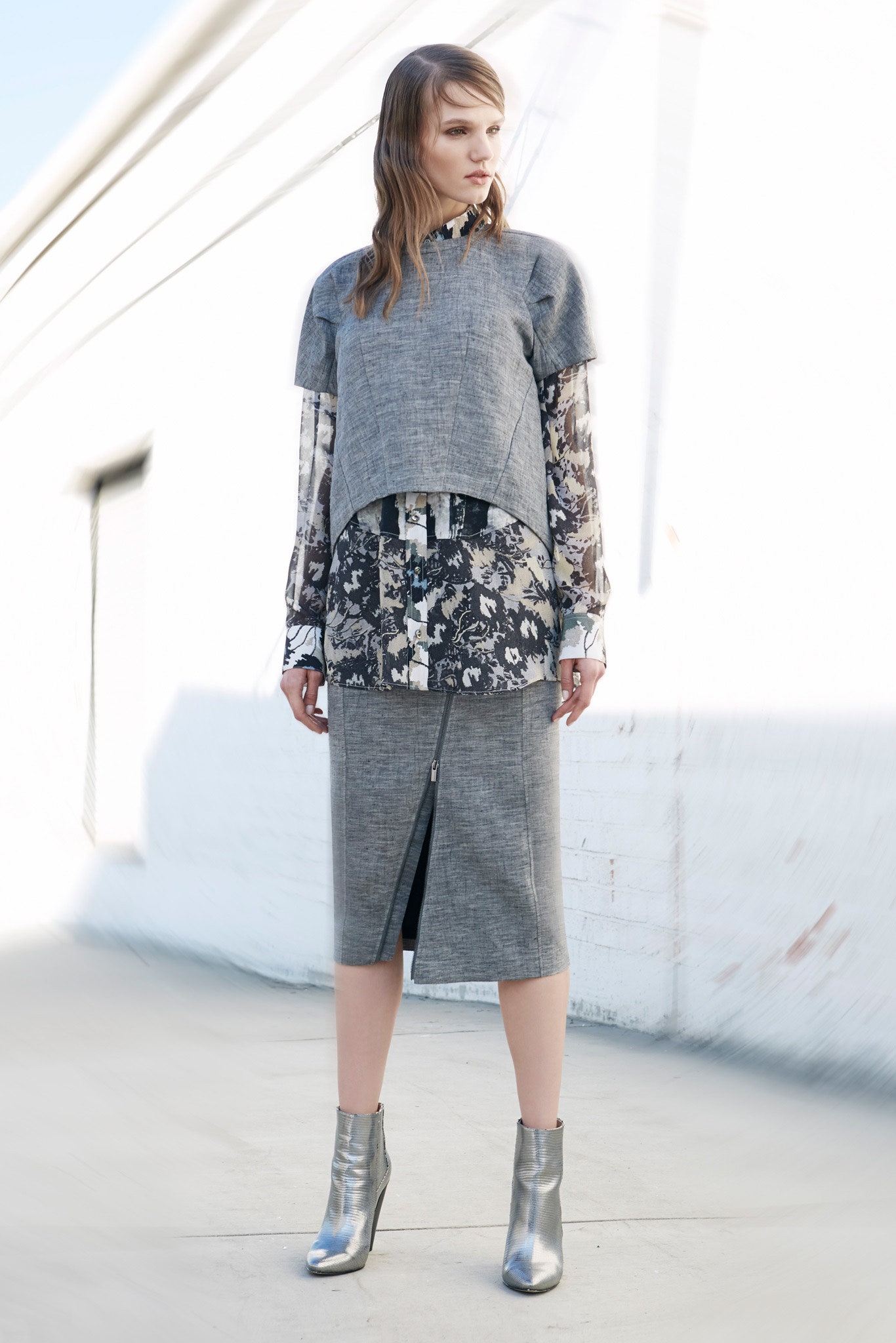 gray printed top and pencil skirt