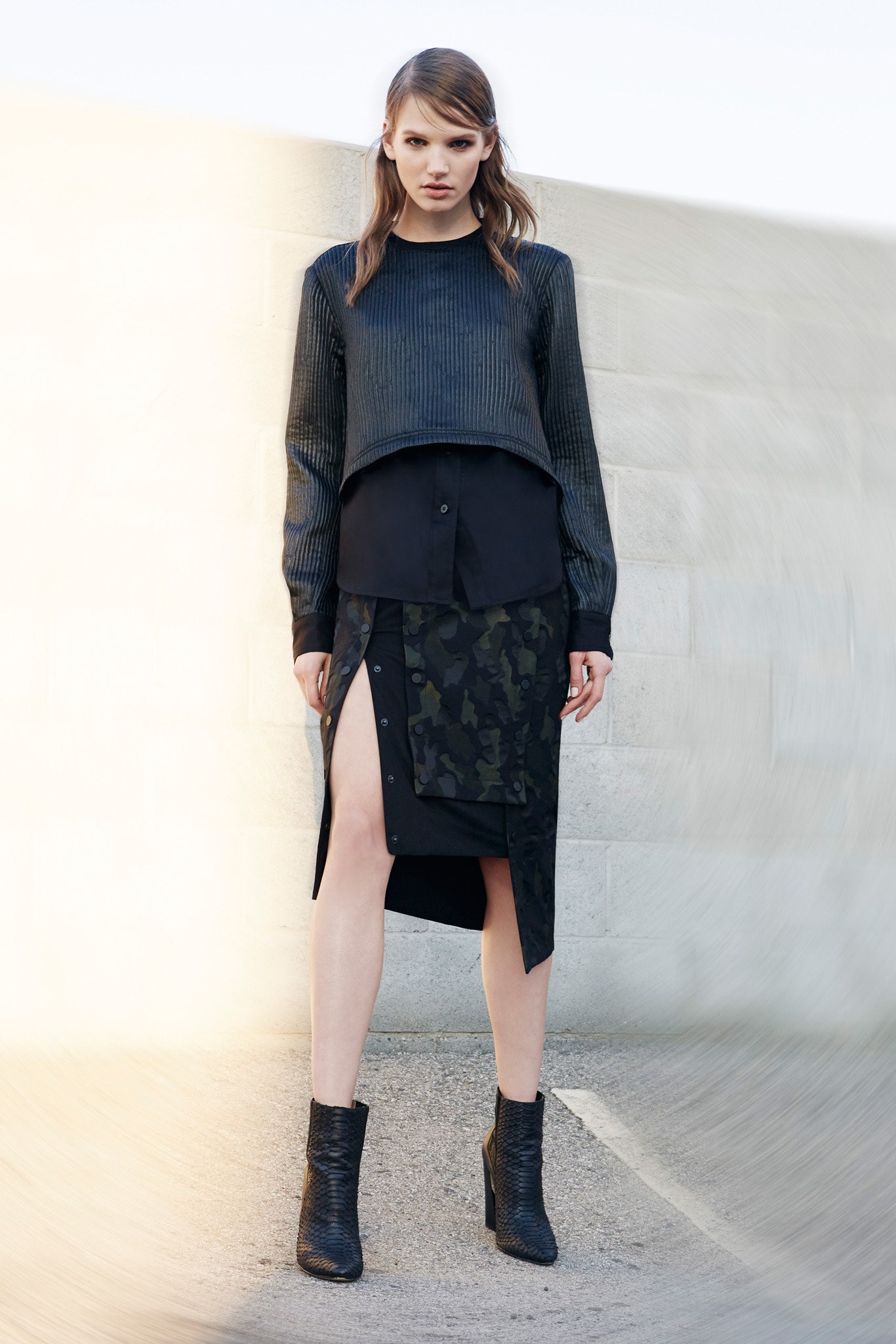 black cotton slit fitted high-waisted camouflage buttoned skirt