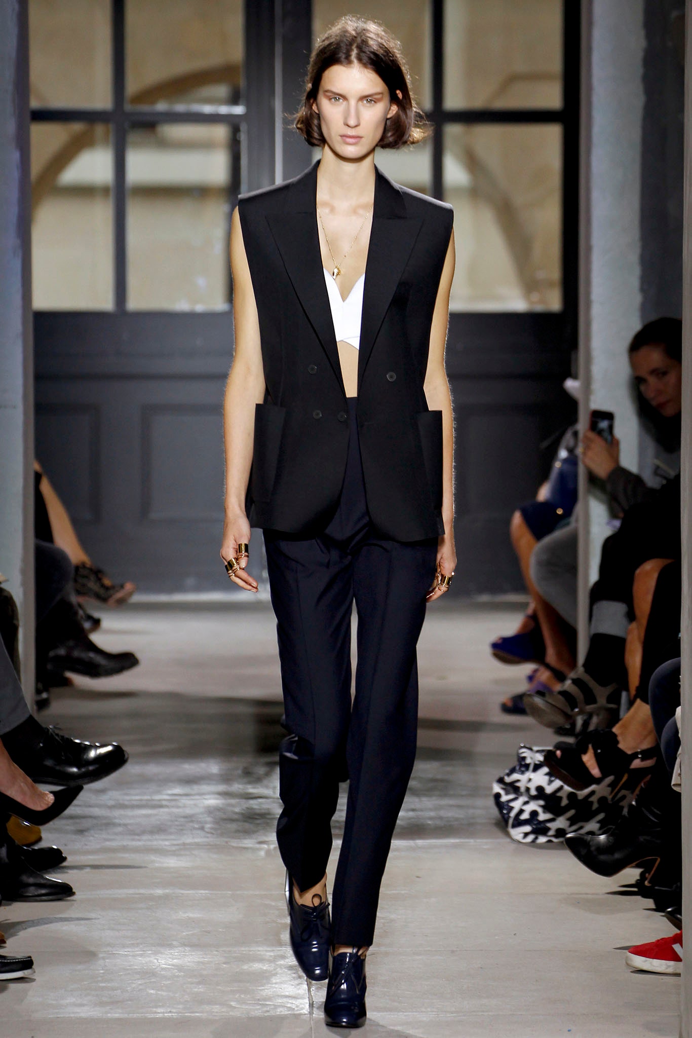 black wool sleeveless collared tailored buttoned blazer