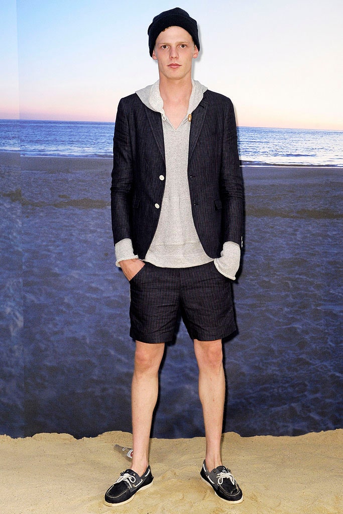 black tailored blazer with hoodie