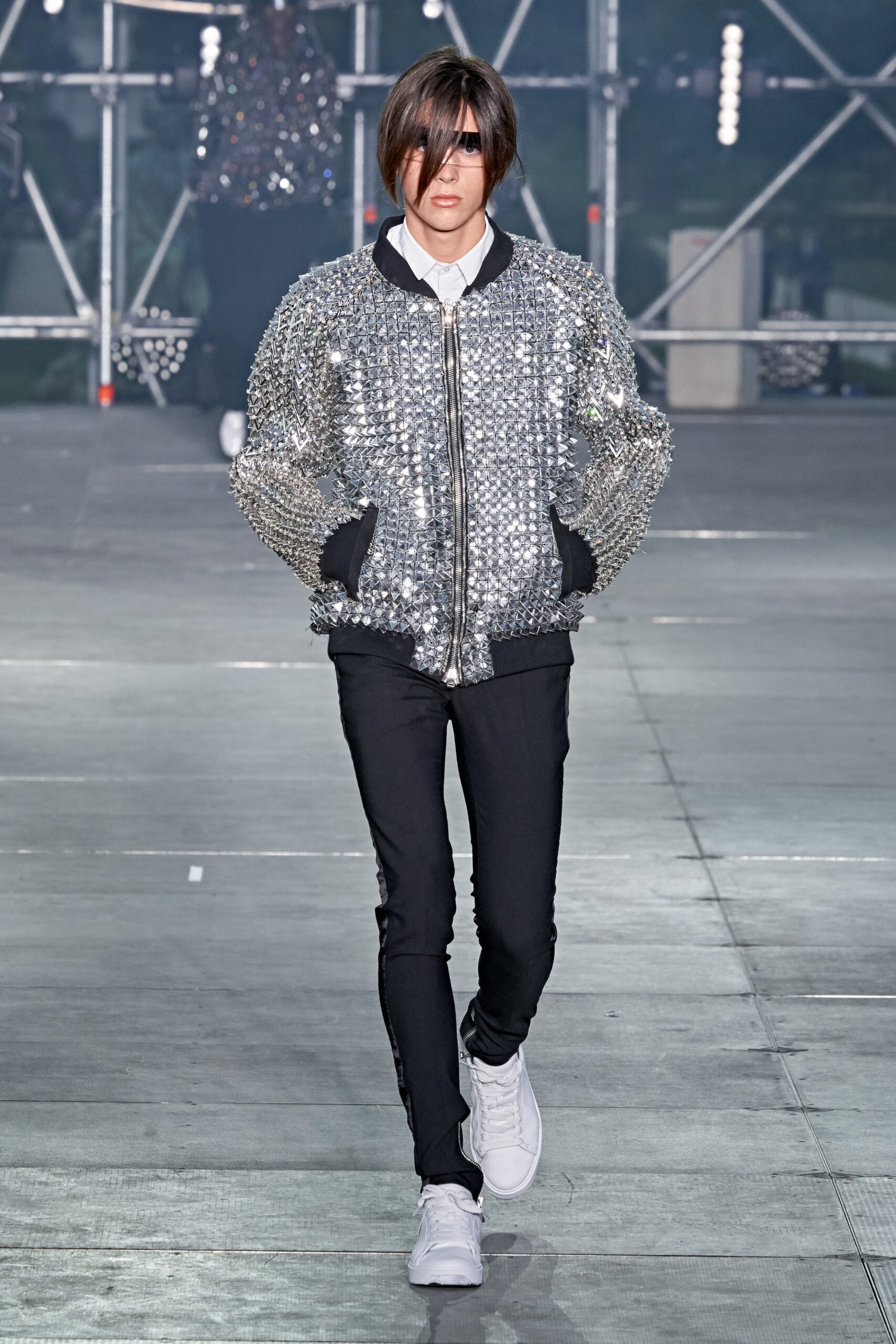 gray sequin long-sleeve collared fitted zippered shiny jacket