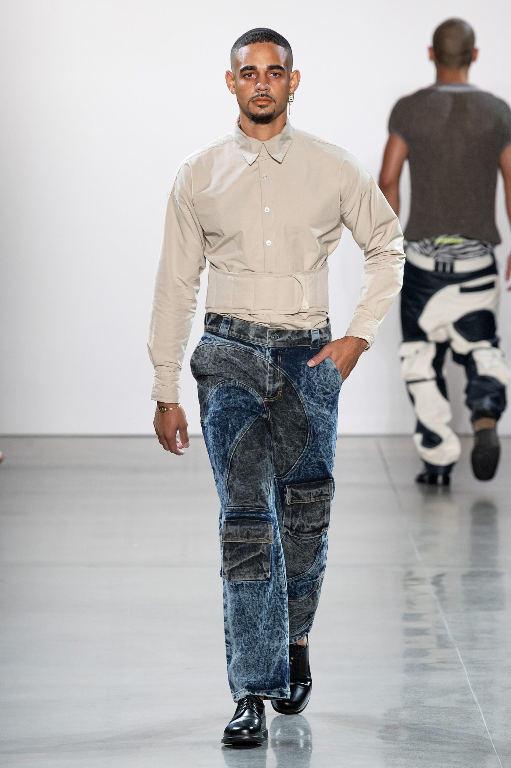 beige fitted shirt and blue pants