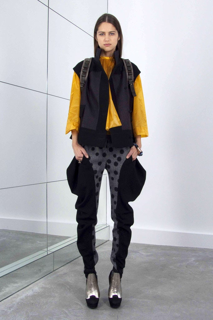 yellow cotton top with black vest