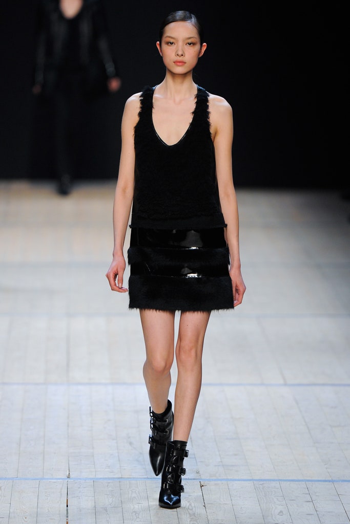 black fur sleeveless v-neck fitted layered top