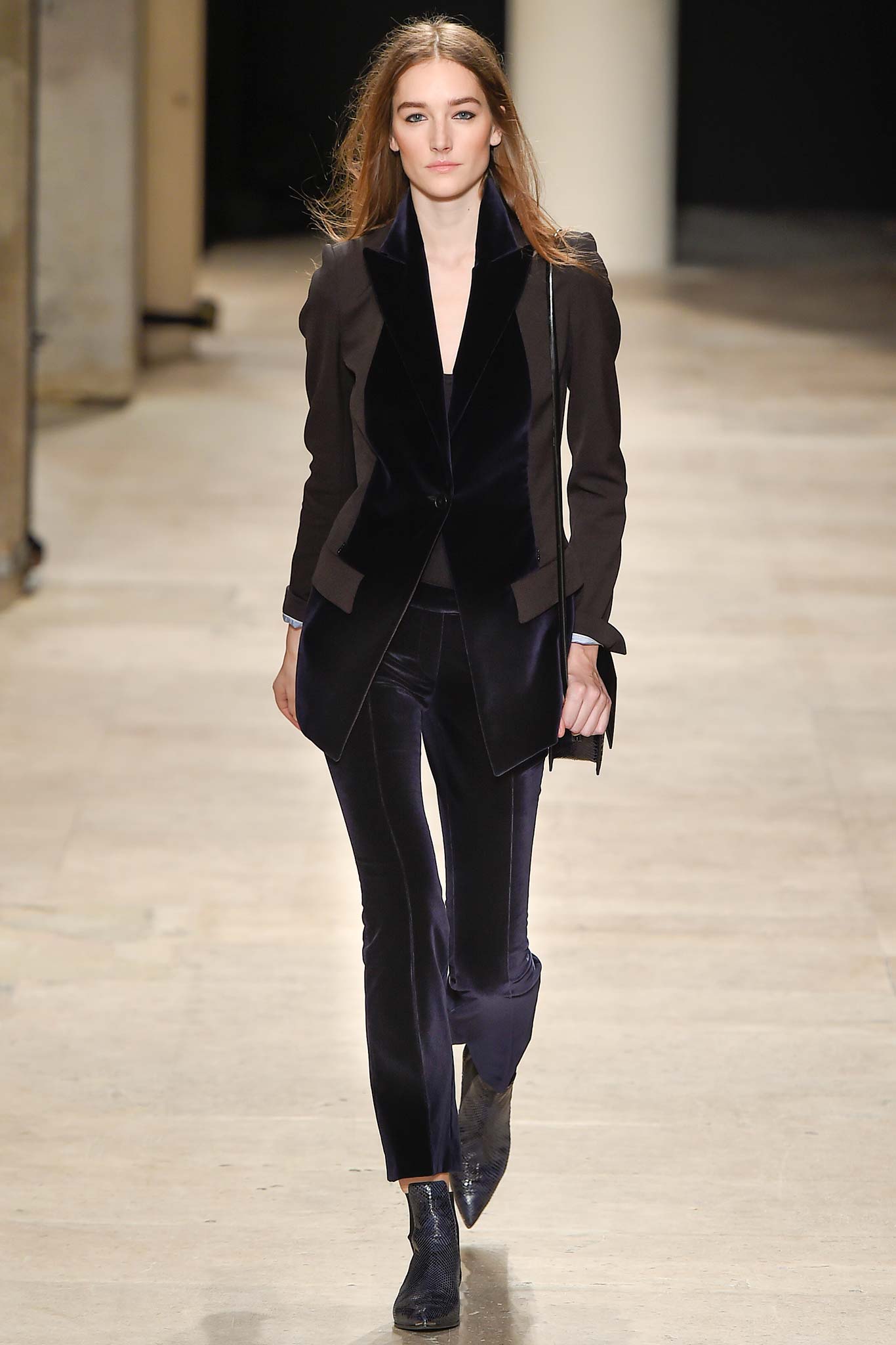 black velvet long-sleeve collared tailored buttoned blazer