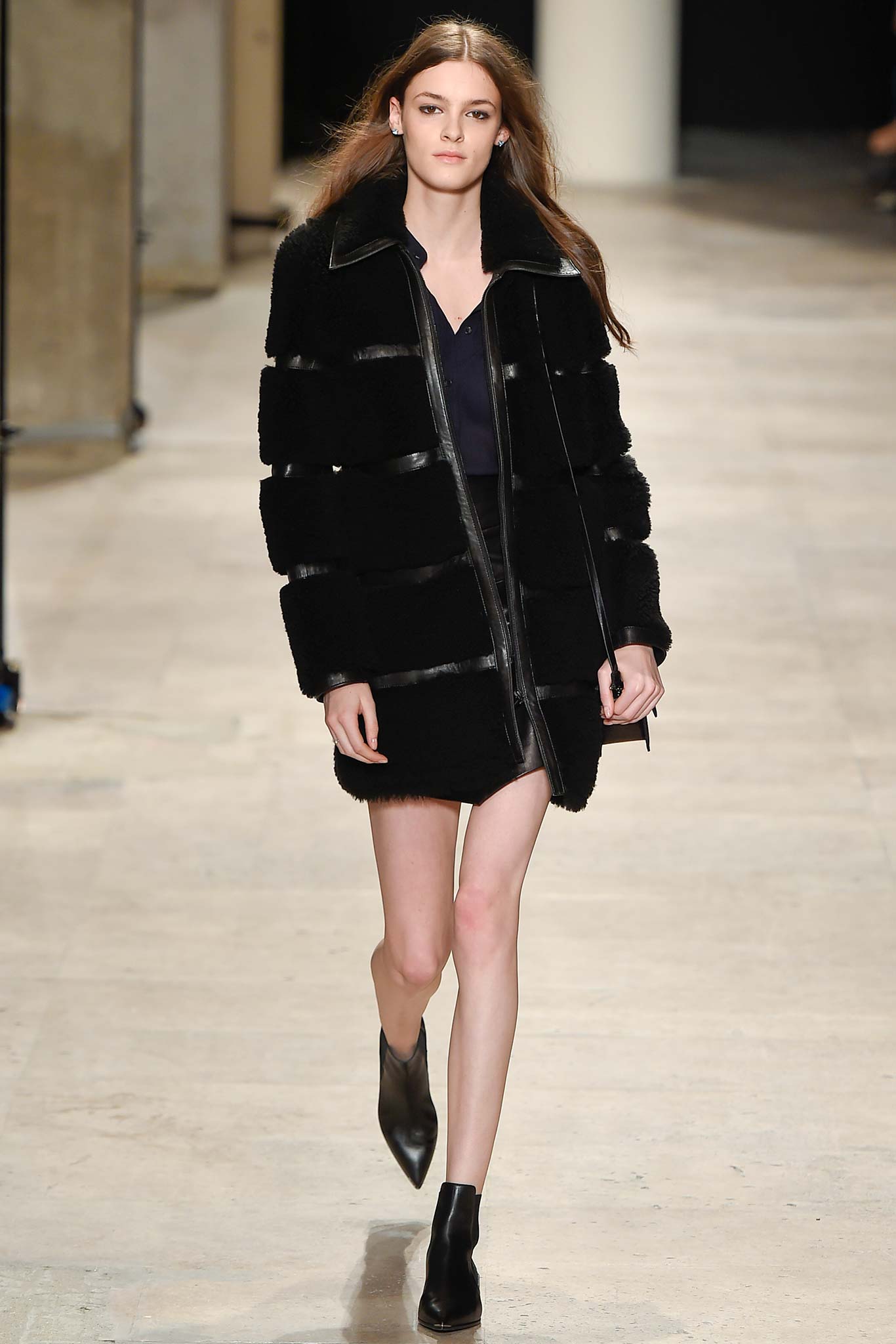 black fur long-sleeve collared fitted zippered coat
