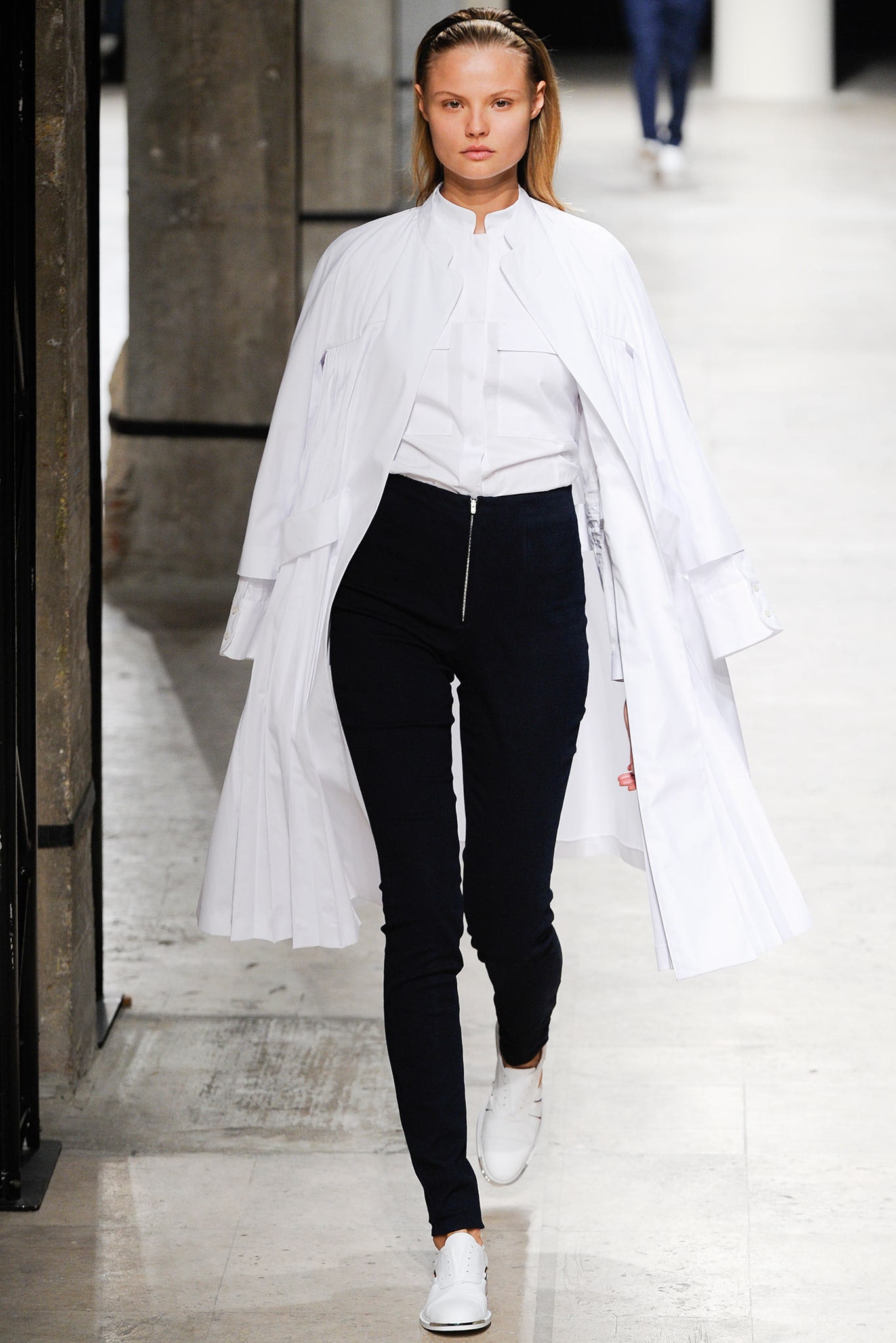 white cotton long-sleeve collared relaxed pleated coat