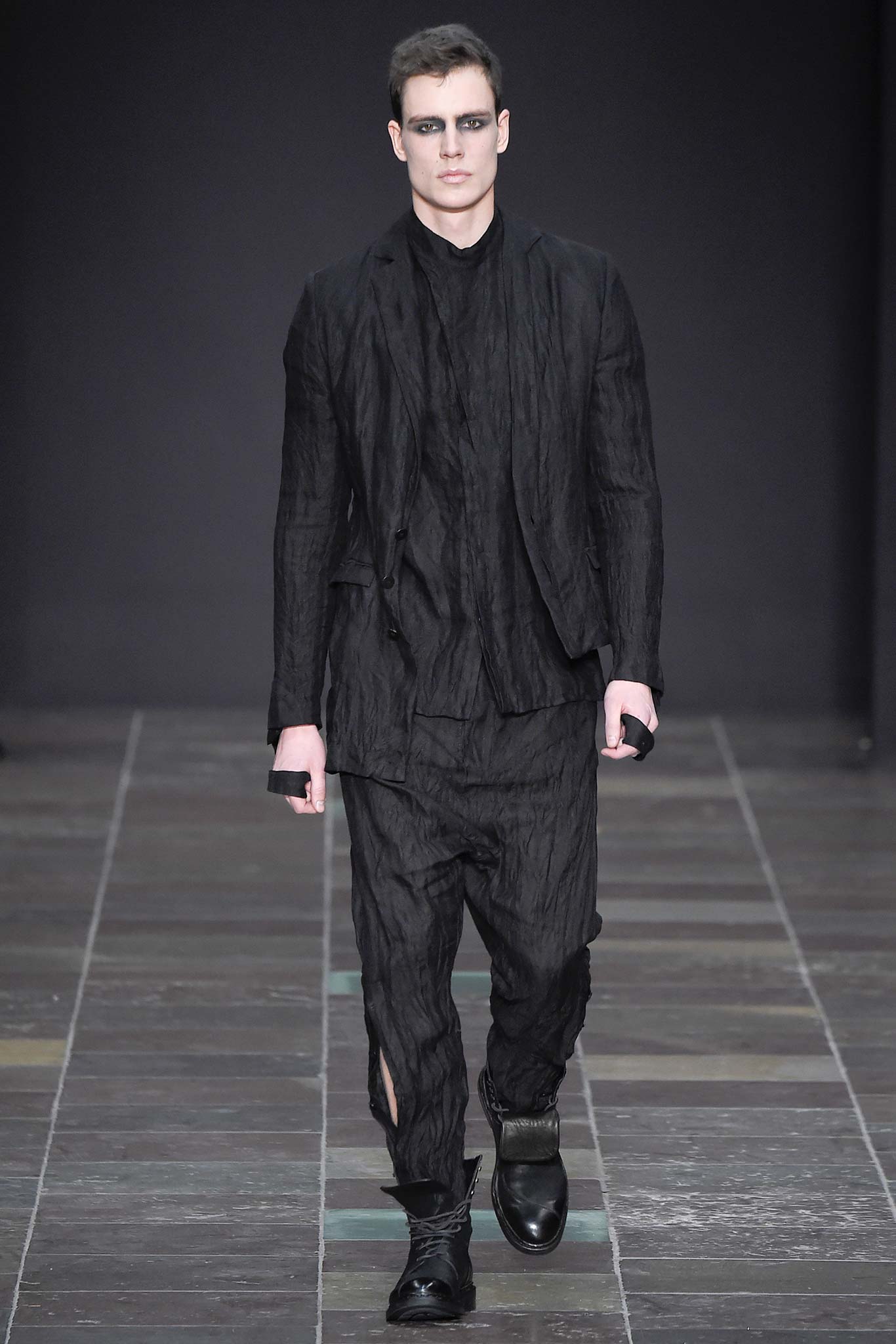 black cotton long-sleeve collared fitted buttoned zippered suit