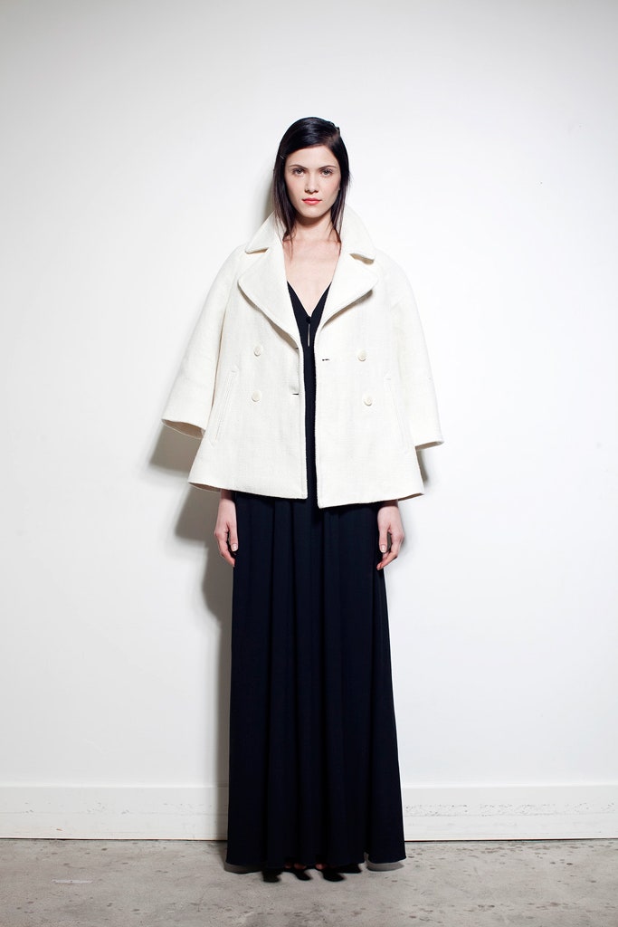 white wool long-sleeve collared relaxed layered coat