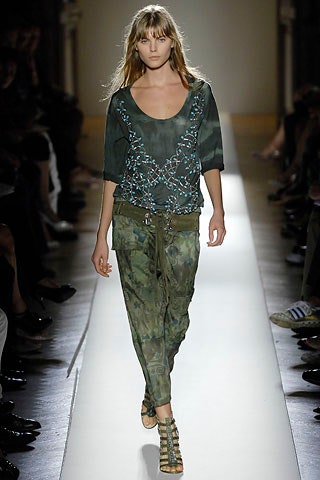 green cotton short-sleeve scoop-neck relaxed embroidered top