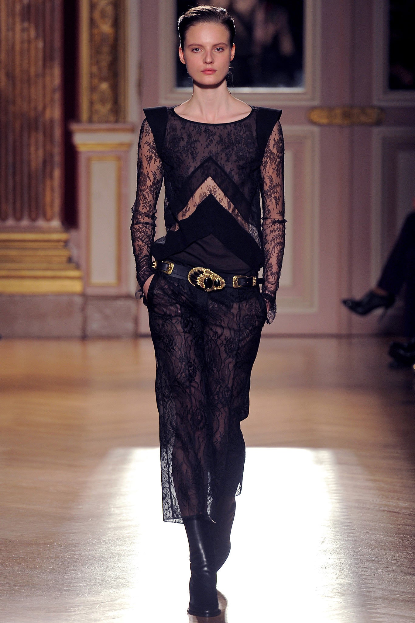 black lace sleeveless dress