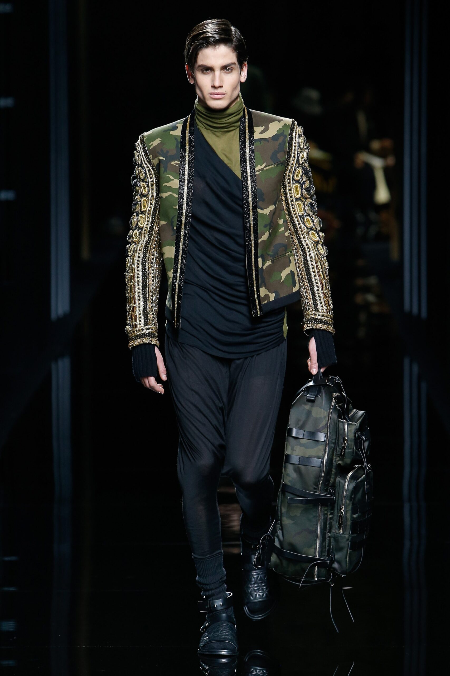 green cotton long-sleeve collared fitted camouflage embroidered jacket