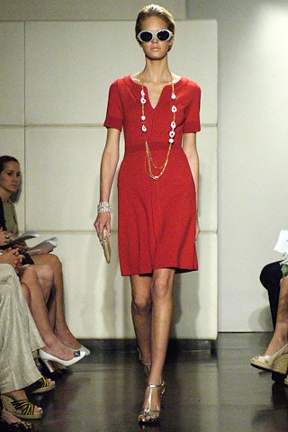 red fitted short-sleeve dress