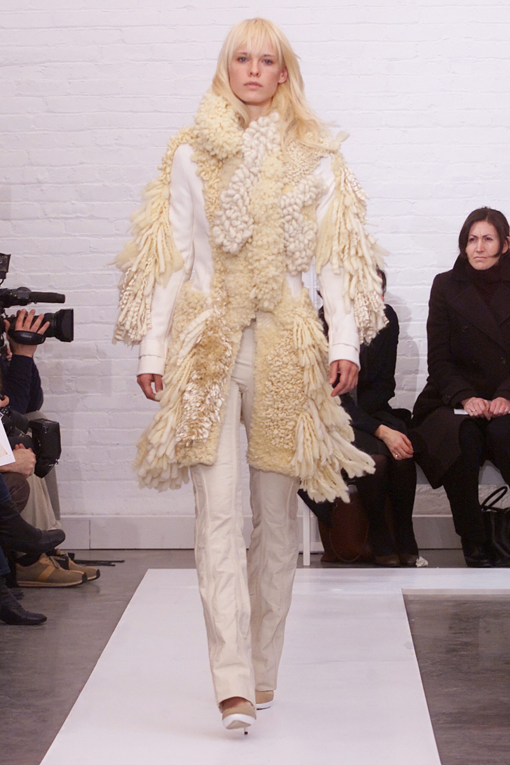 white fur long-sleeve collared fitted fringed coat