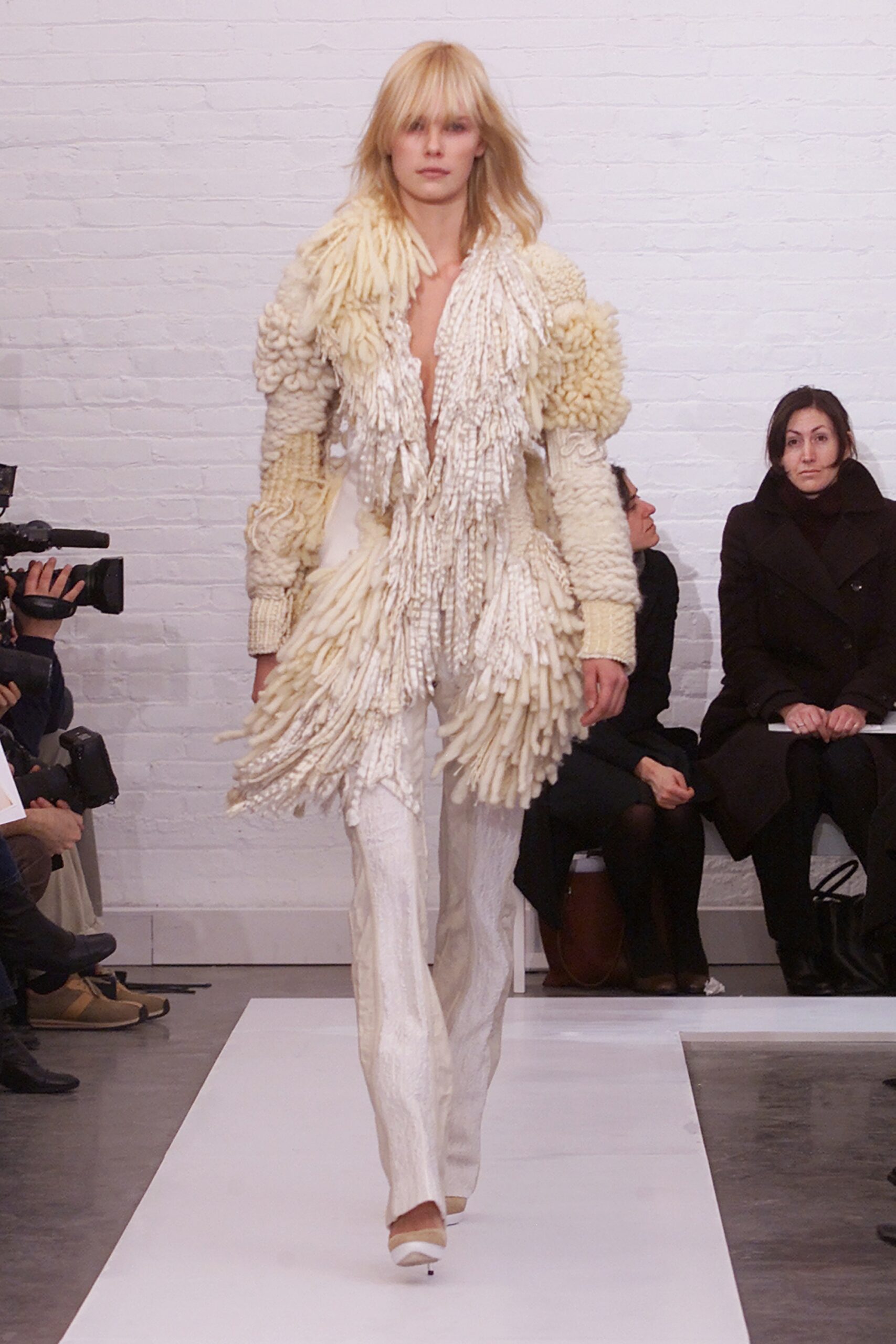 white wool long-sleeve v-neck relaxed fringed coat