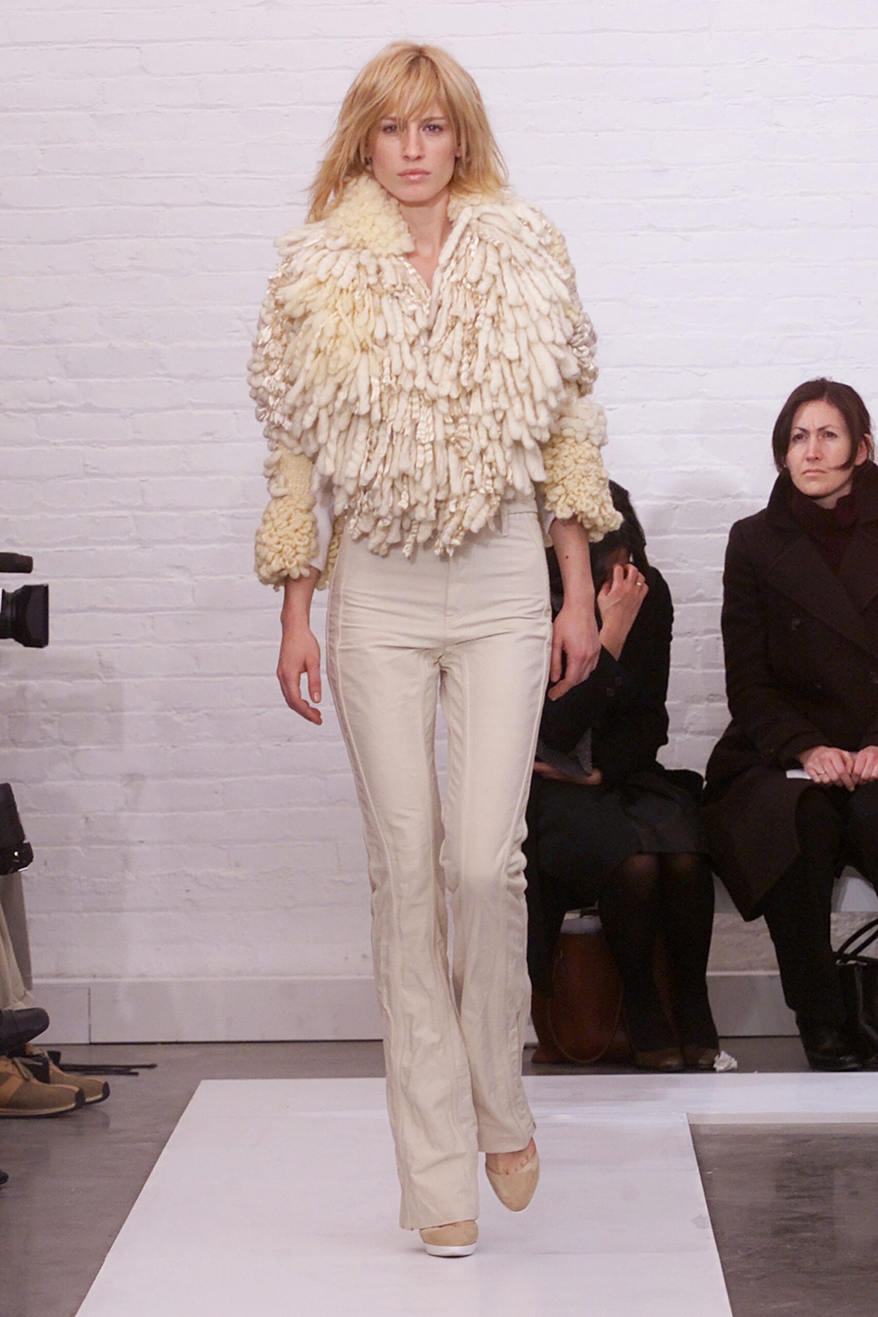 beige fur long-sleeve fitted ruffled jacket