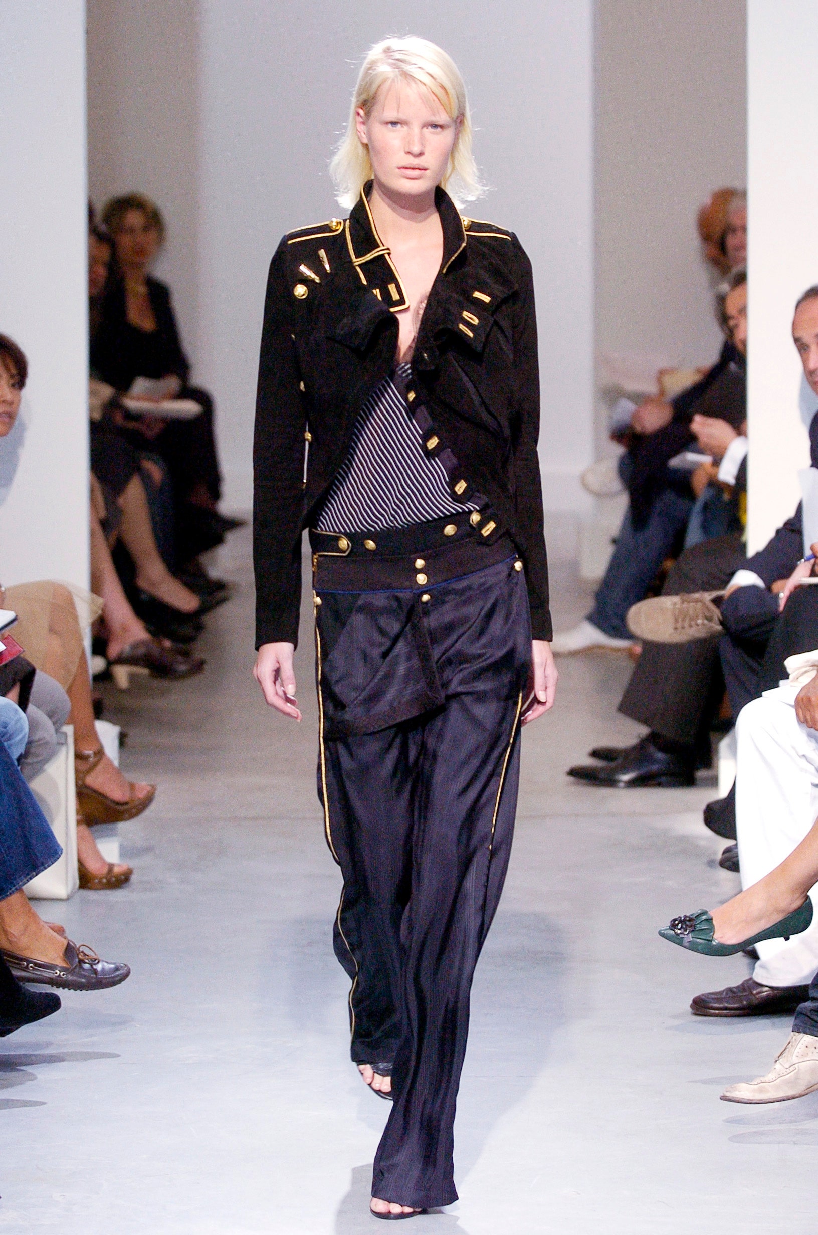black velvet long-sleeve collared fitted buttoned jacket