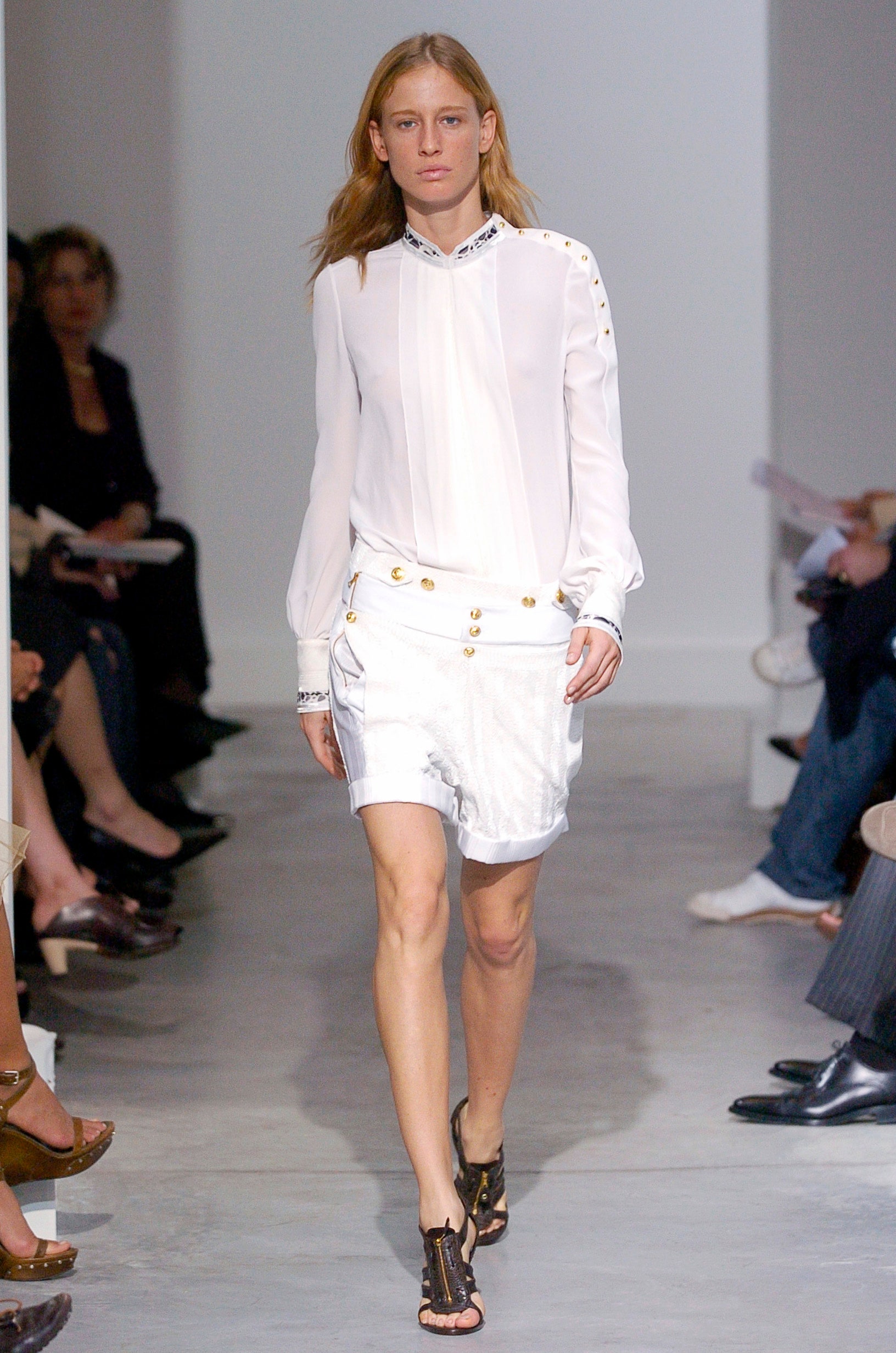 white cotton fitted zippered short shorts