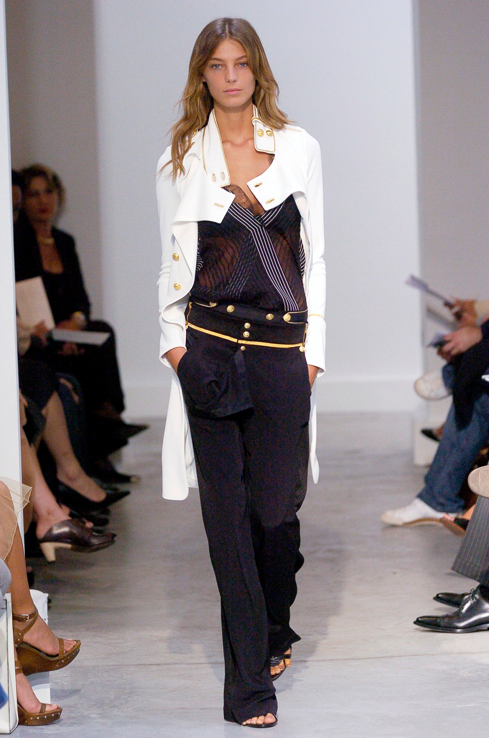 white cotton long-sleeve collared fitted buttoned coat