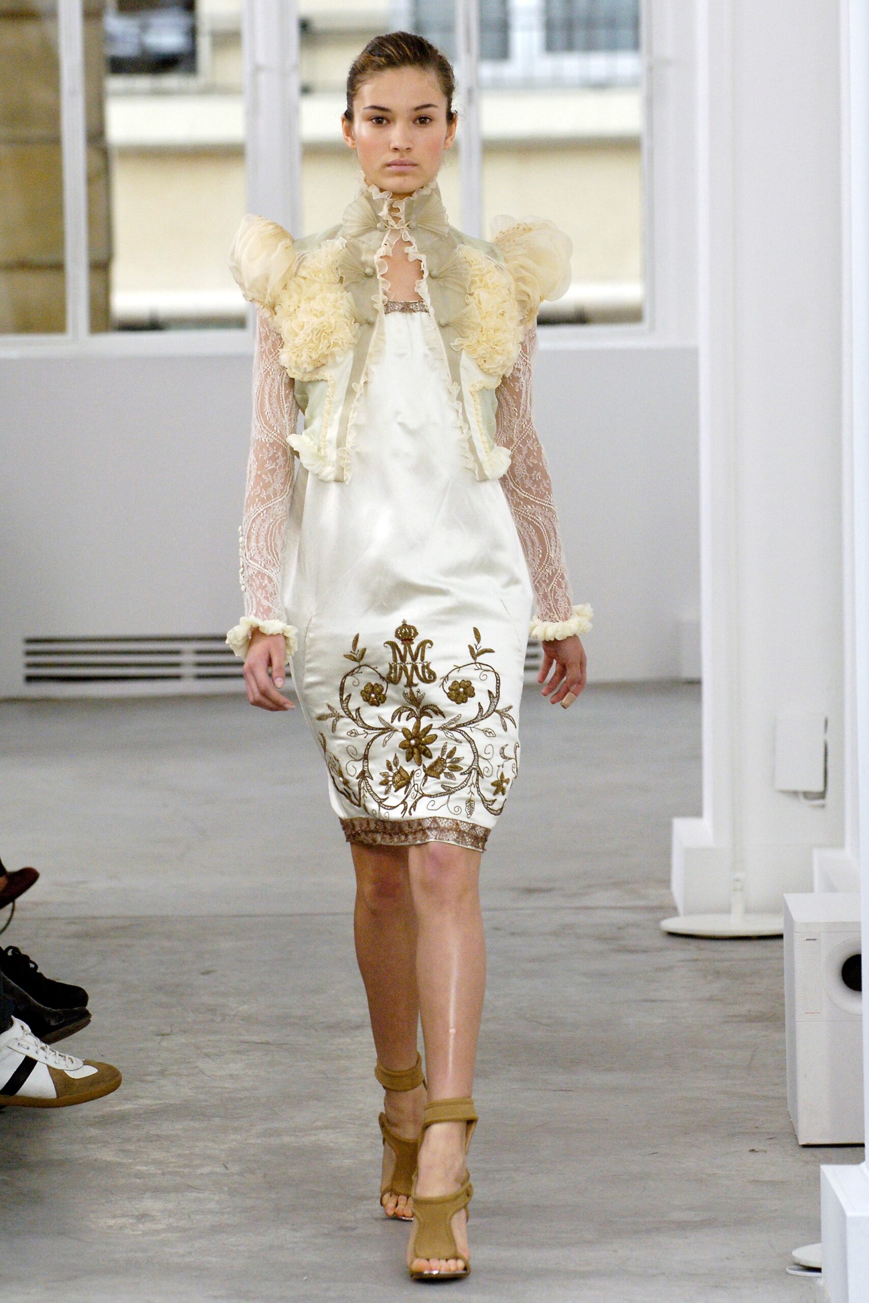 beige lace long-sleeve collared fitted ruffled jacket