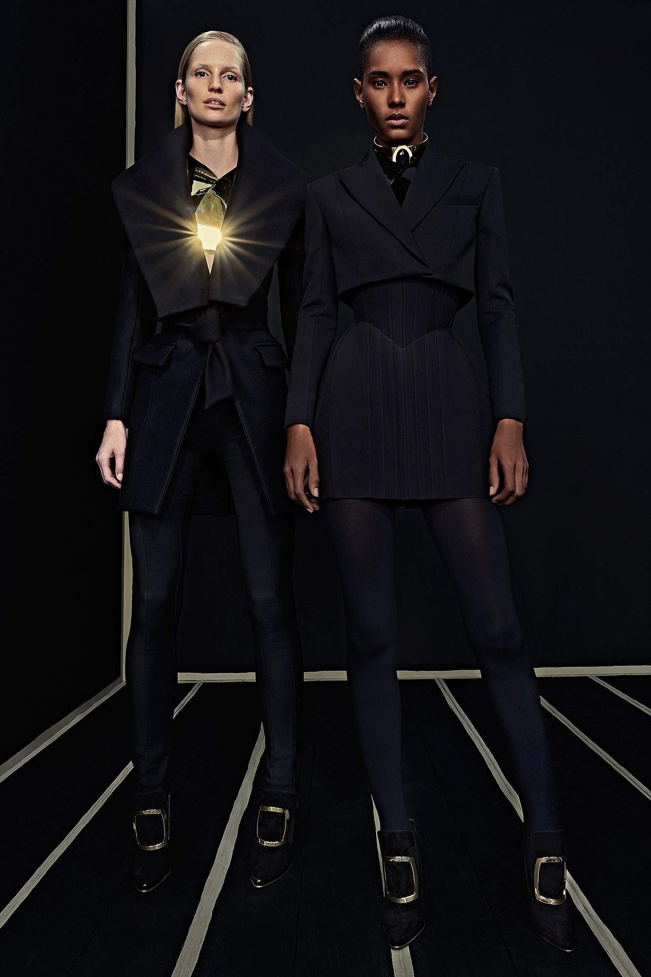black wool long-sleeve collared fitted pleated jacket