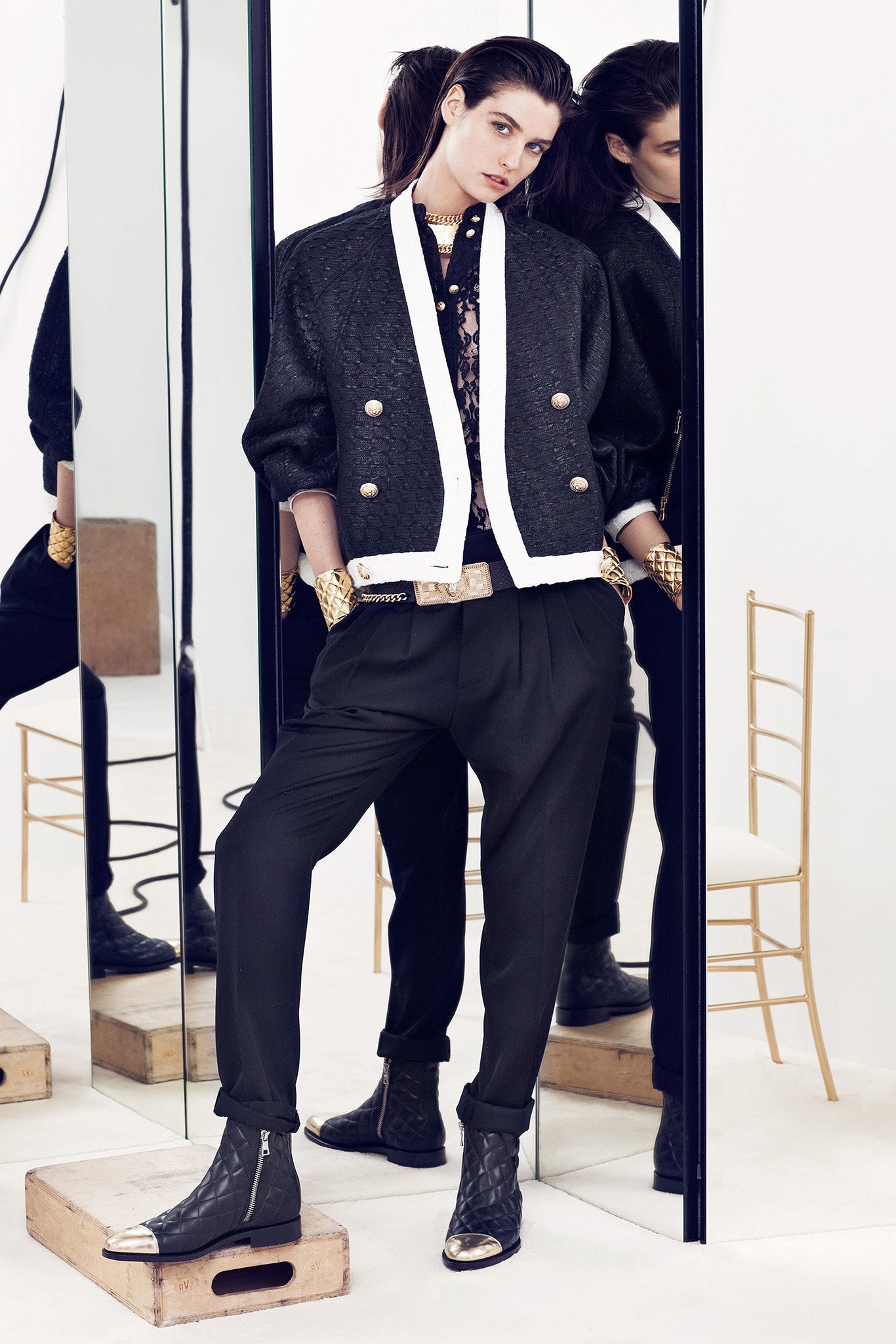 black cotton long-sleeve collared relaxed buttoned jacket