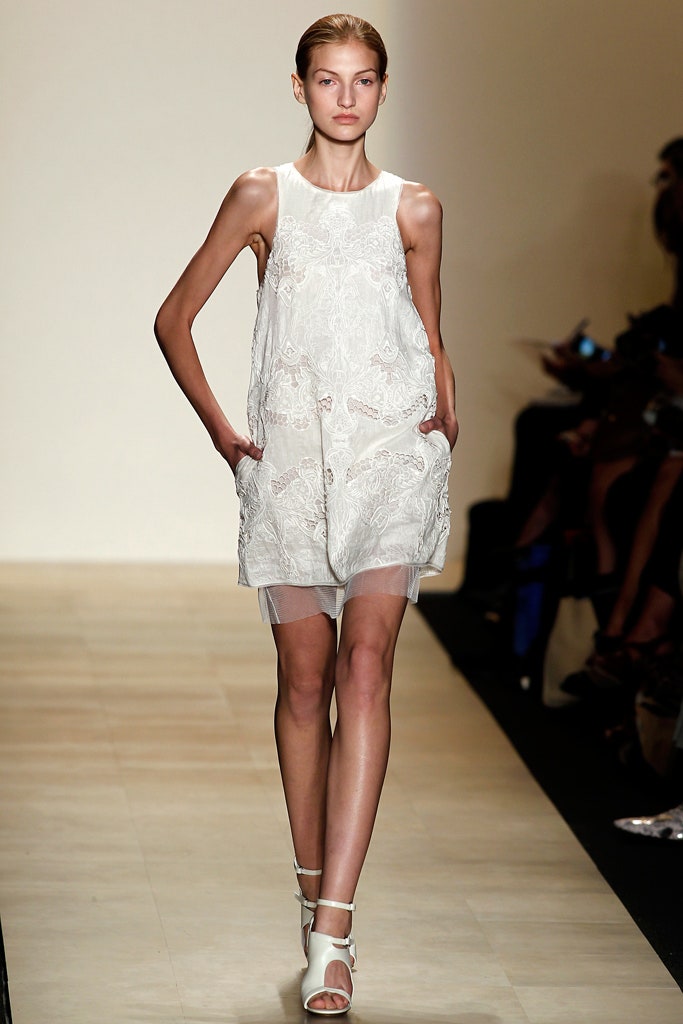 white lace sleeveless dress