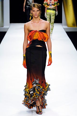 fitted strapless ruffled midi dress