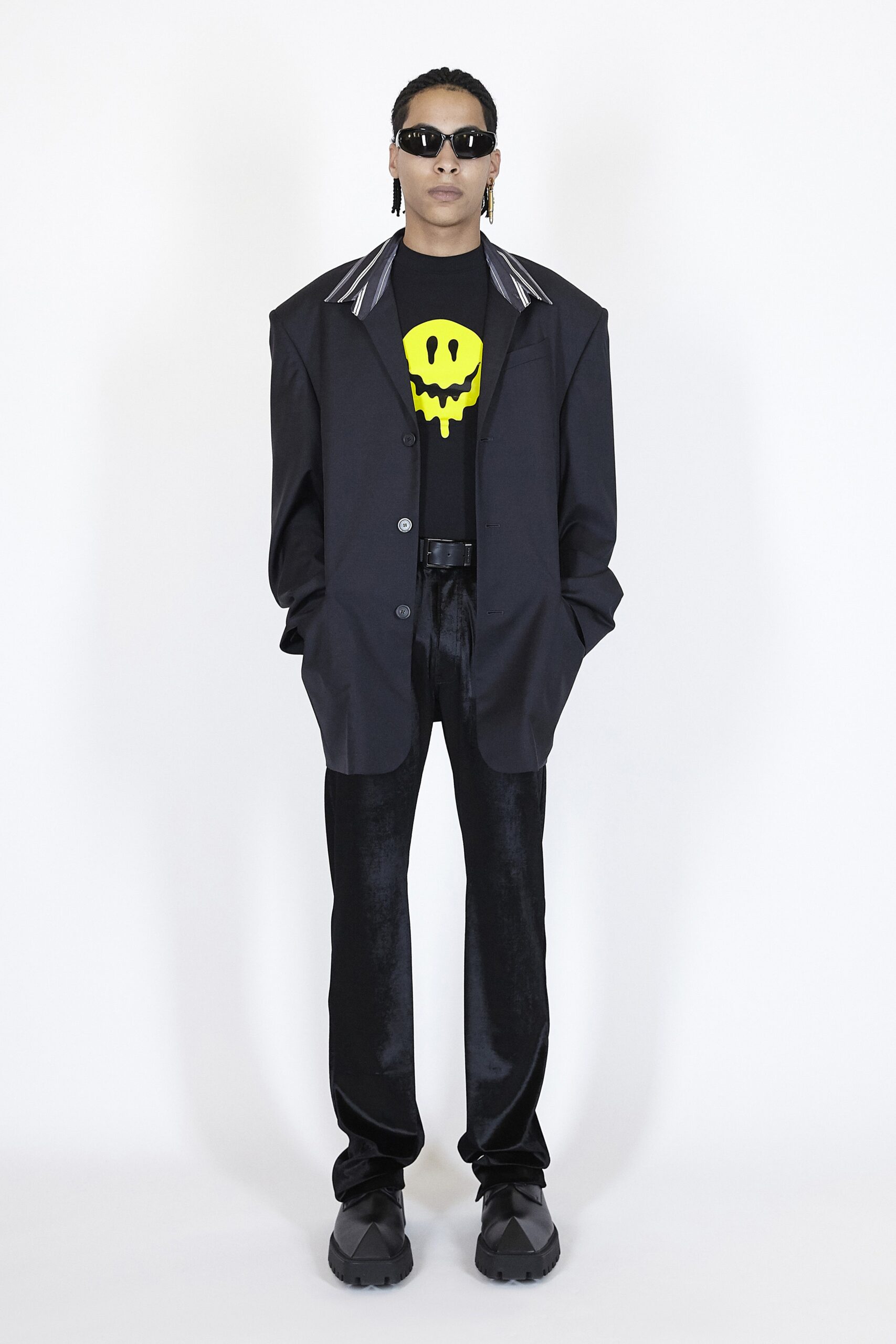 oversized black blazer with t-shirt