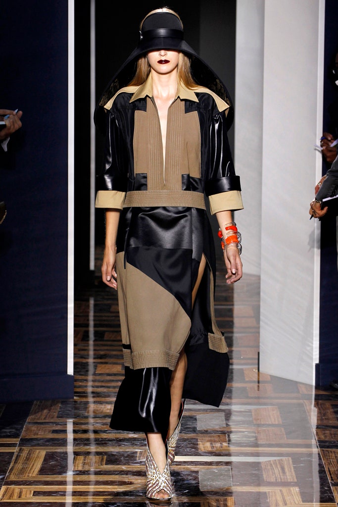 black and beige midi dress with hat