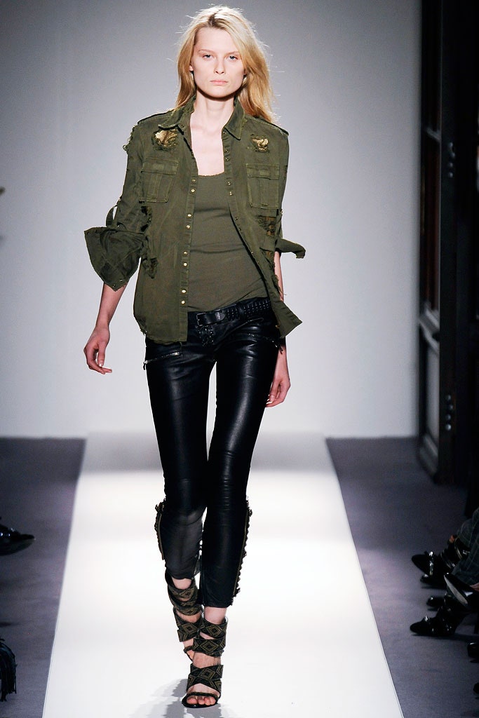 green cotton long-sleeve collared fitted buttoned pockets jacket