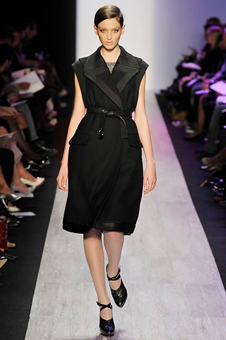 black fitted sleeveless dress